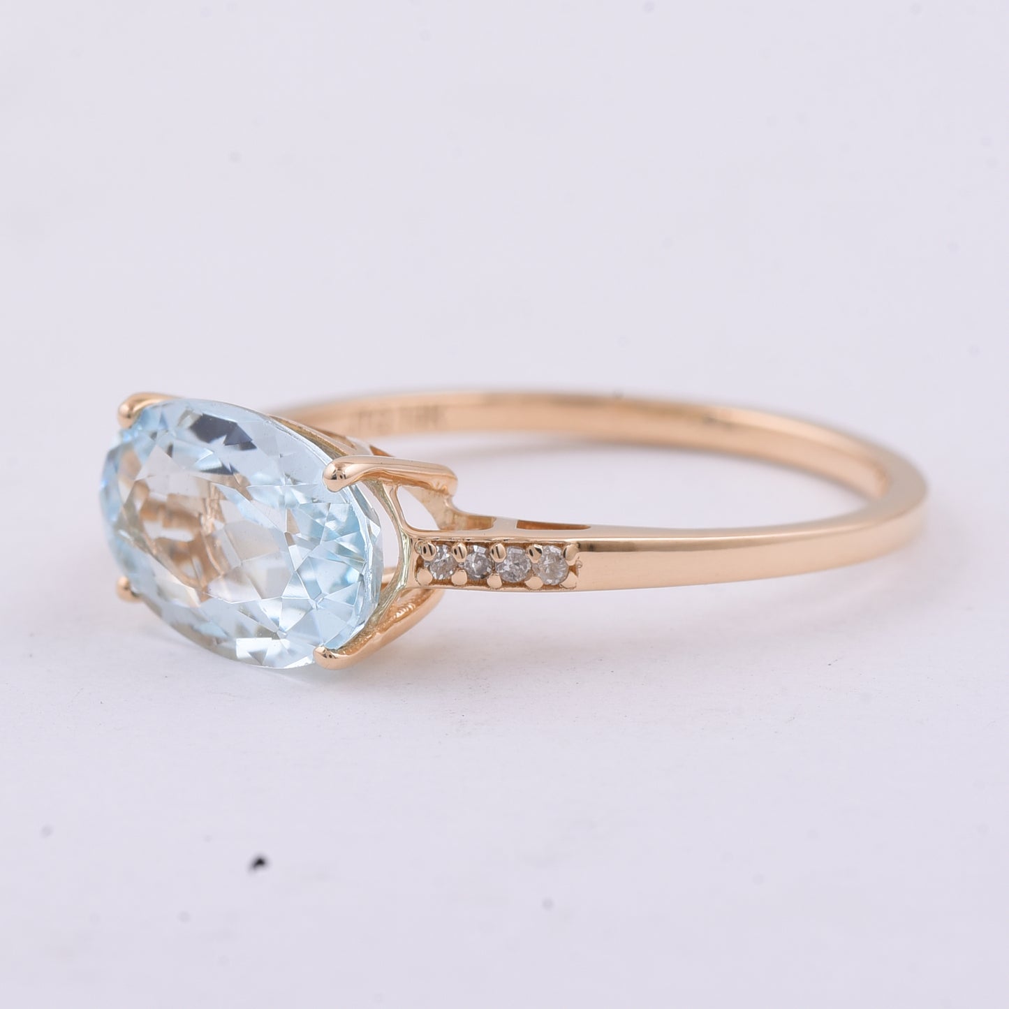 1.93 Ct Oval Natural Aquamarine 14K Gold Ring