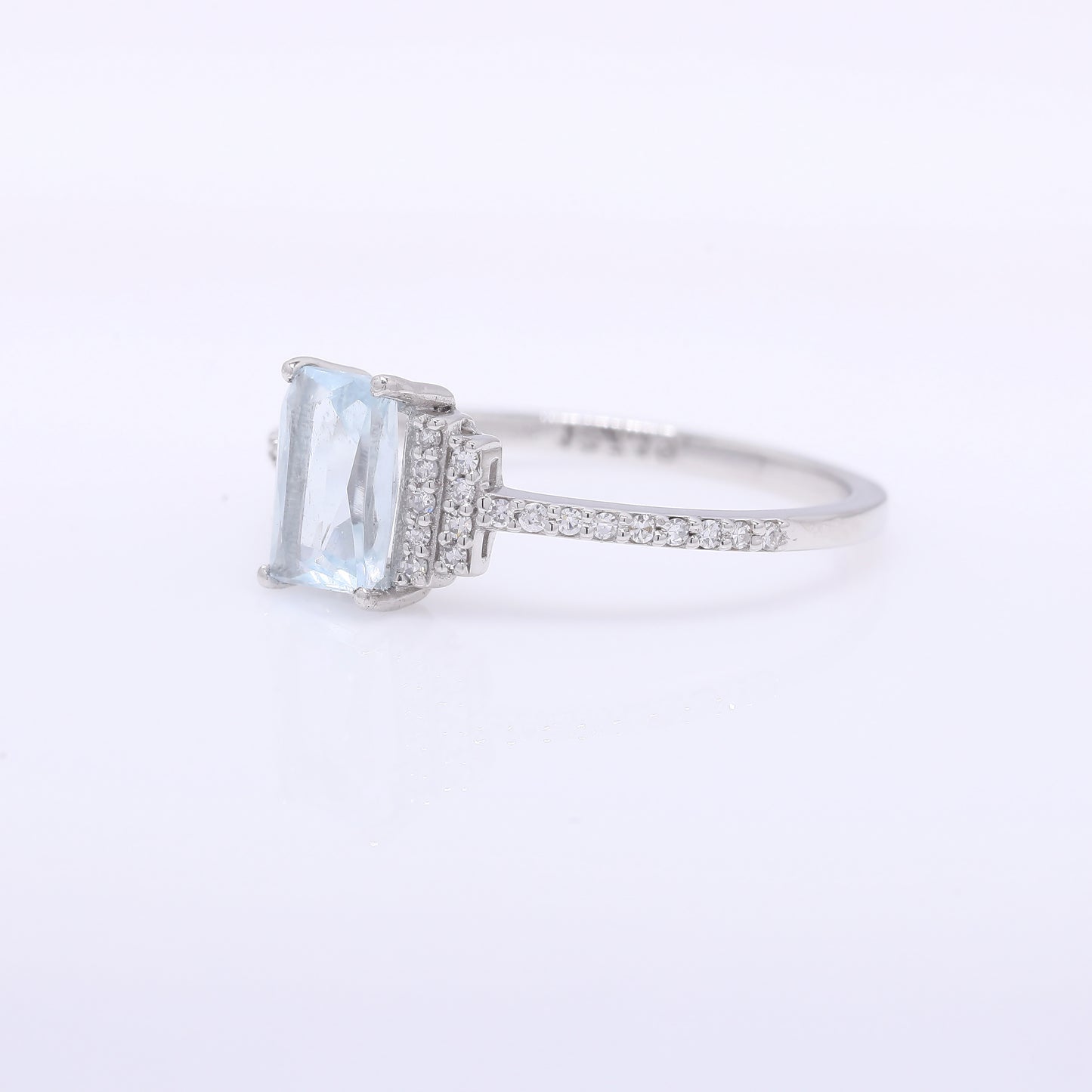 0.95 Ct Rectangle Mixed Cut Natural Aquamarine 950 Platinum Ring