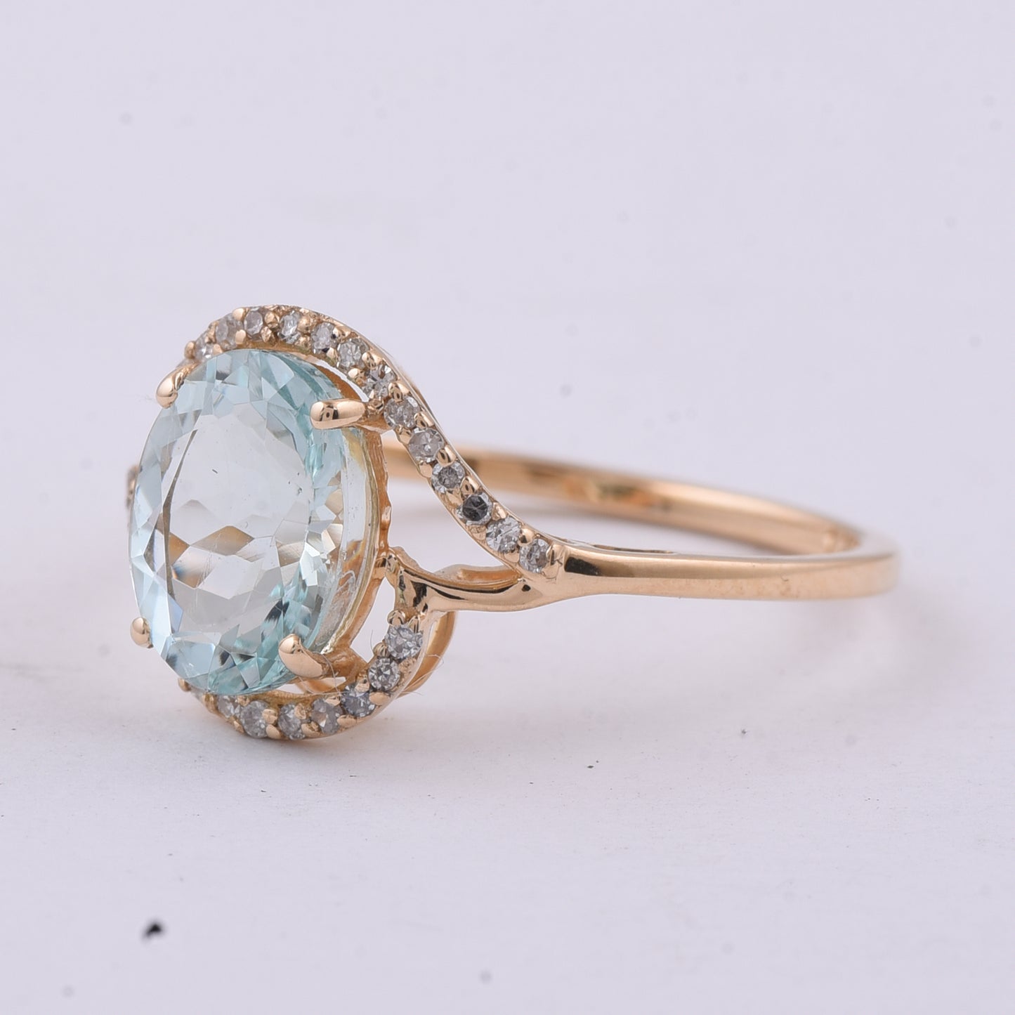 2.00 Ct Oval Natural Aquamarine 14K Gold Ring