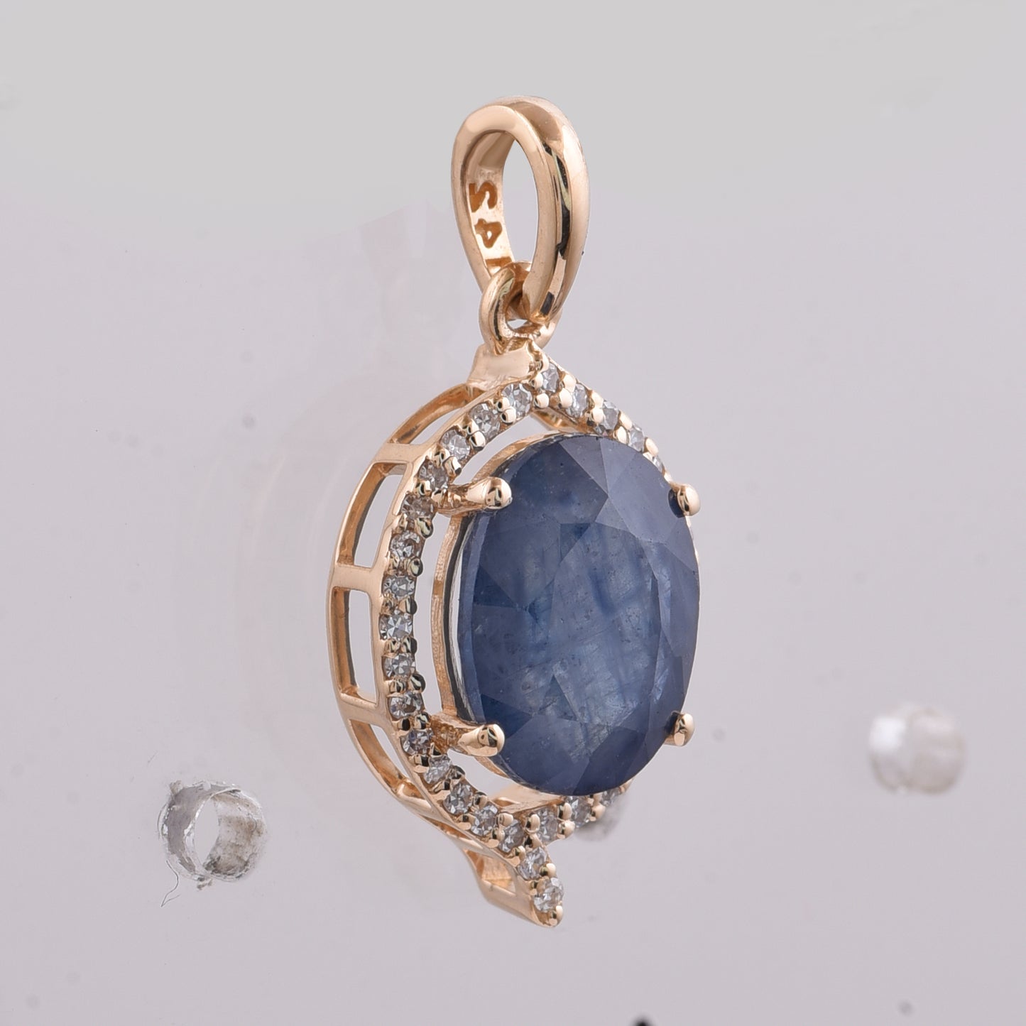 3.09 Ct Oval Natural Sapphire 14K Gold Pendant