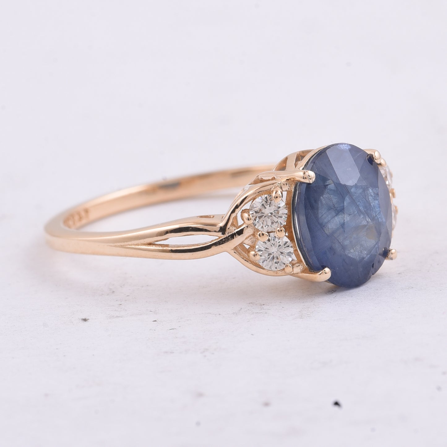 2.62 Ct Oval Natural Sapphire 14K Gold Ring