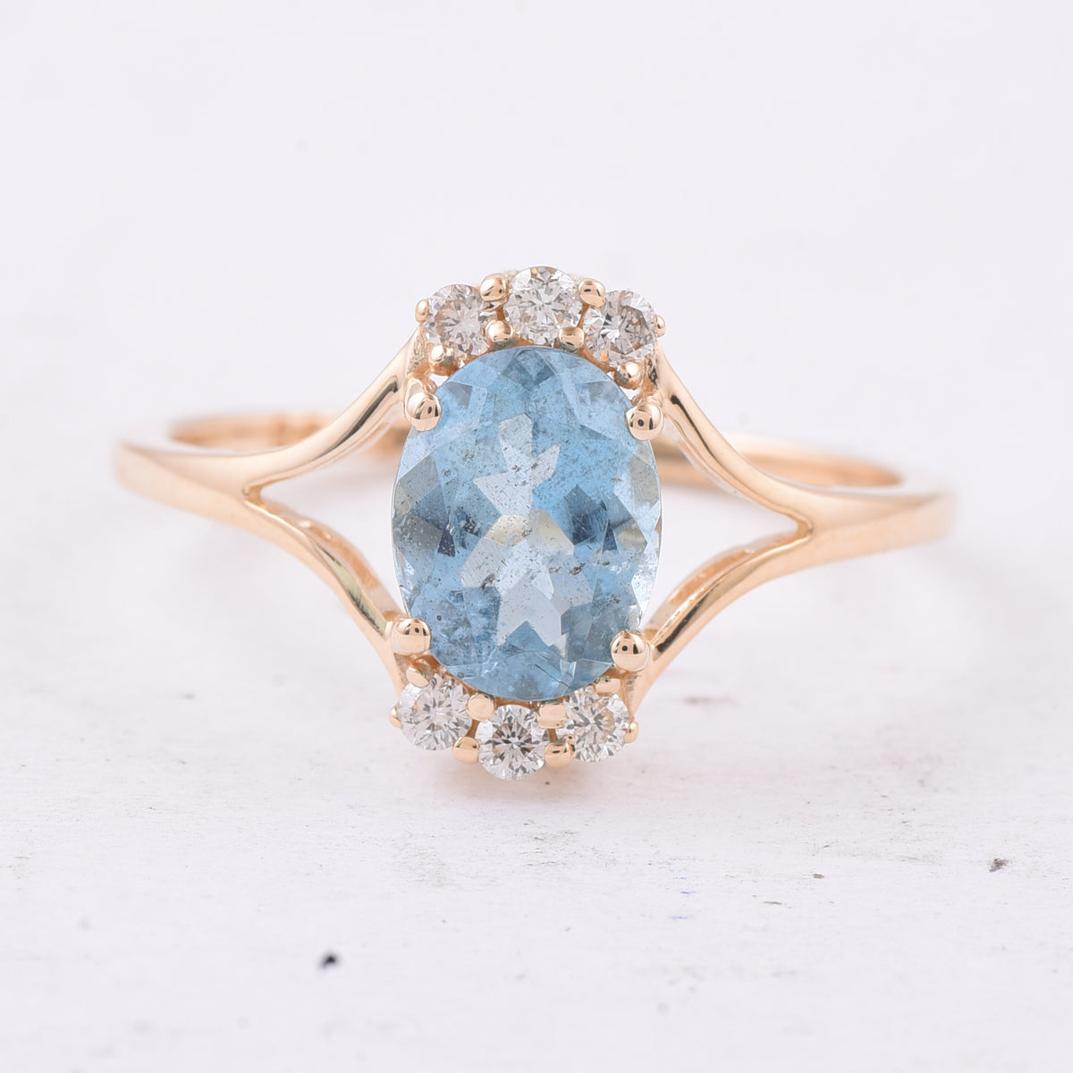 1.35 Ct Oval Natural Aquamarine 14K Gold Ring