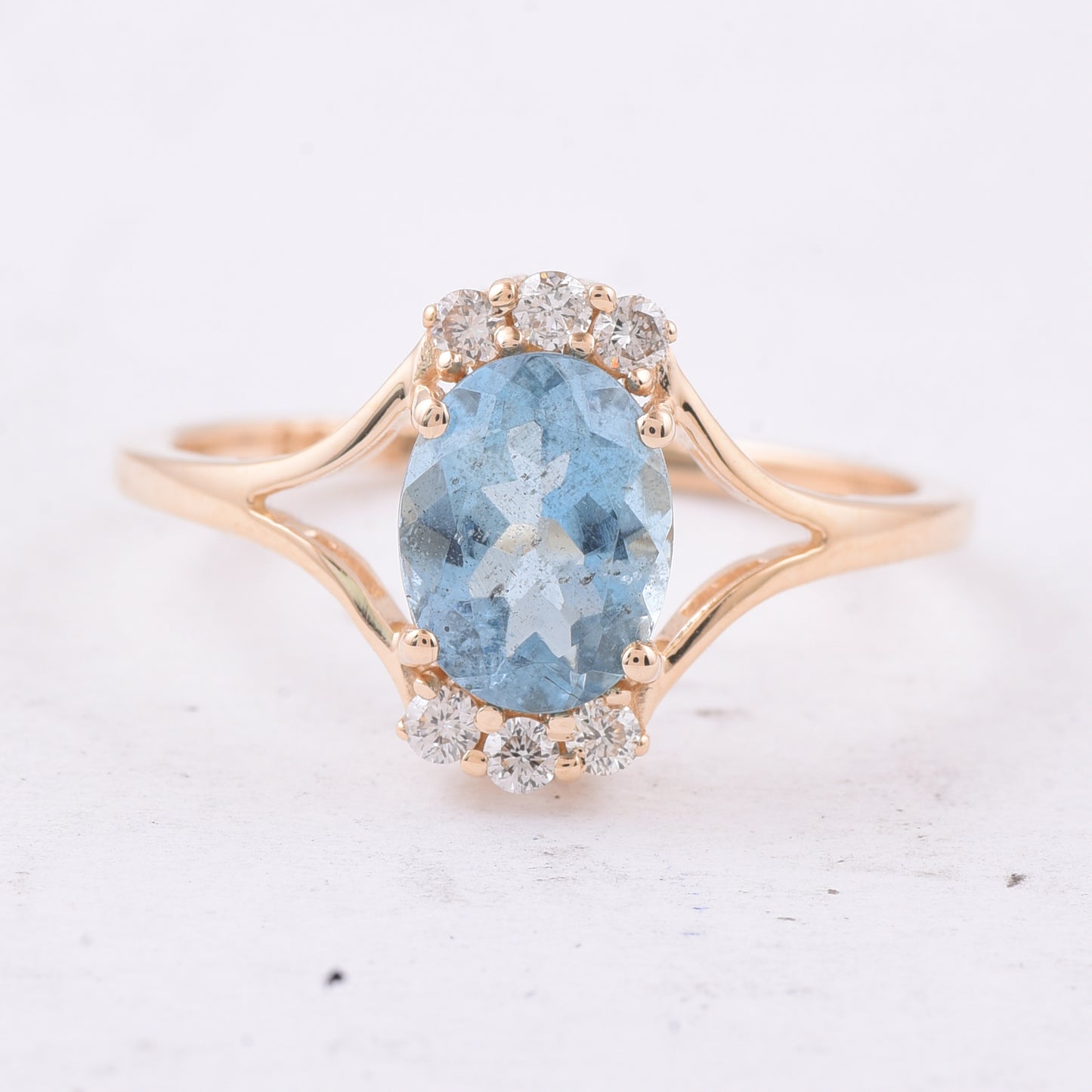 1.35 Ct Oval Natural Aquamarine 14K Gold Ring