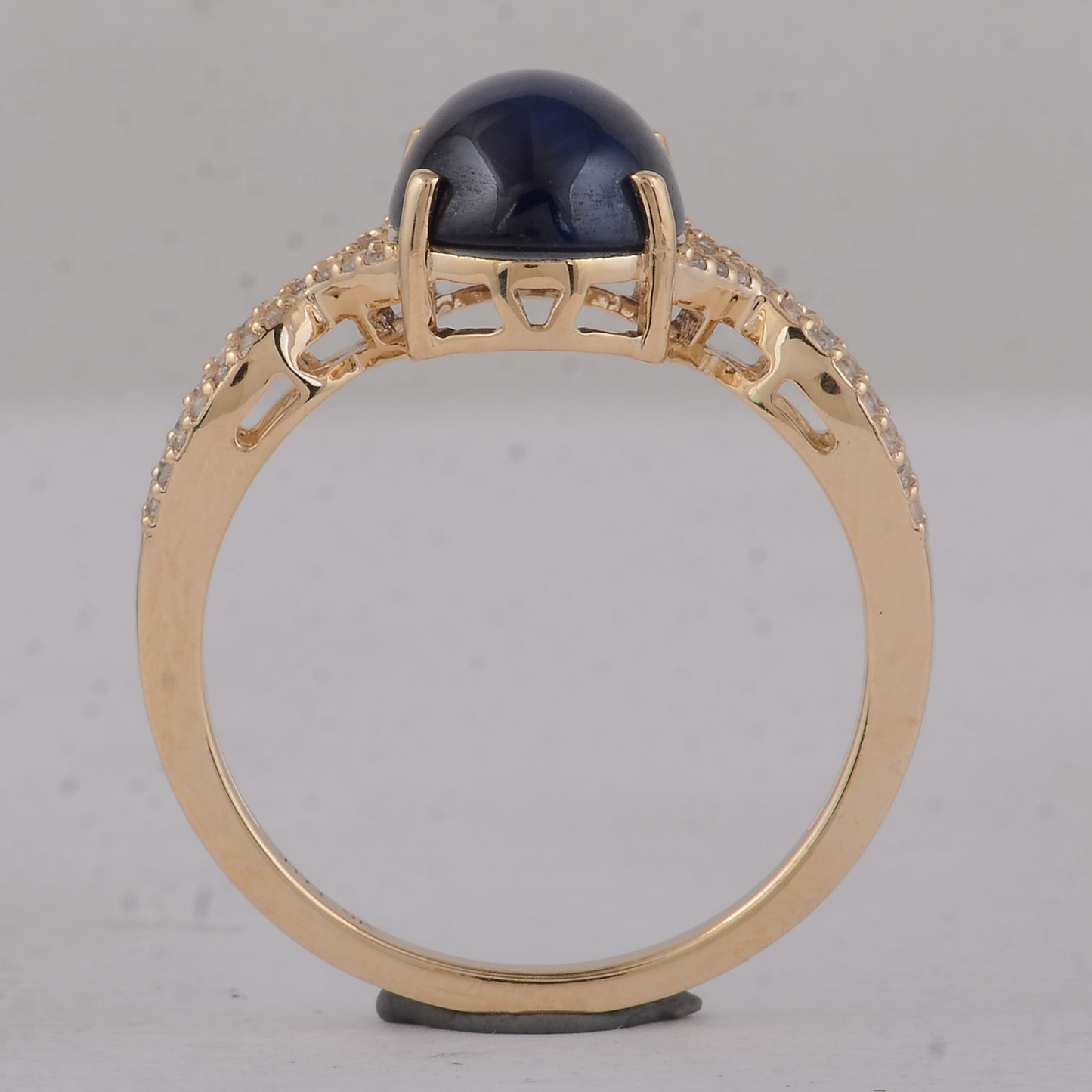4.14 Ct Oval Sapphire 9K Gold Ring