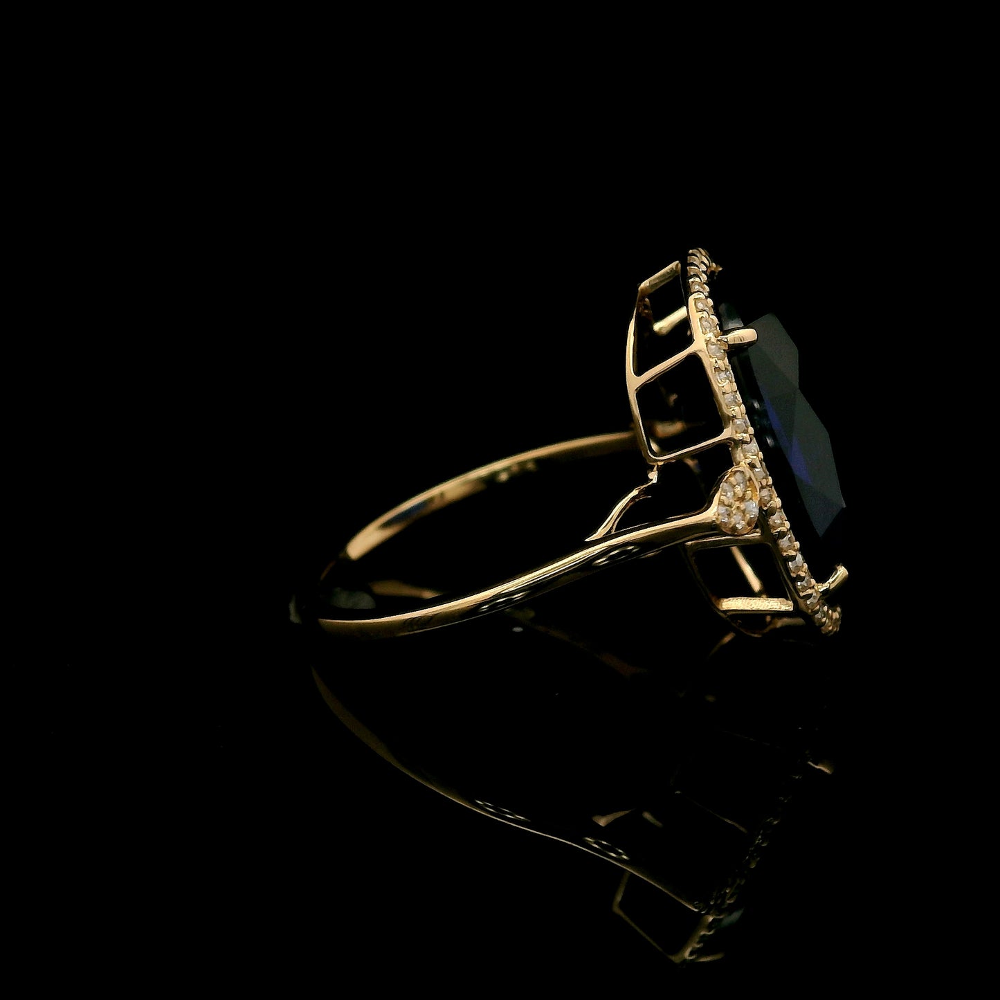 9.29 Ct Oval Mixed Cut Lab Grown Sapphire 14K Gold Ring