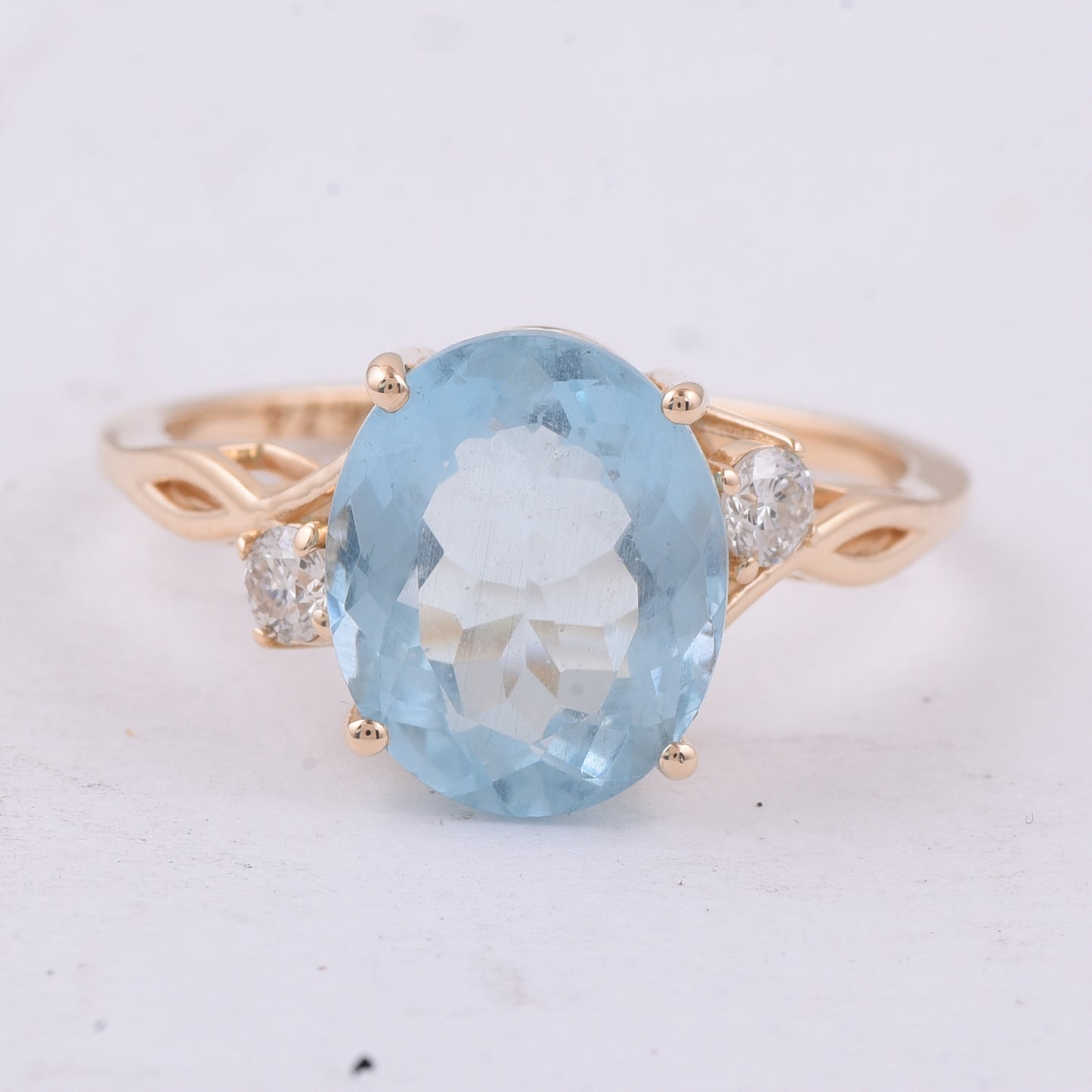 3.58 Ct Oval Natural Aquamarine 14K Gold Ring