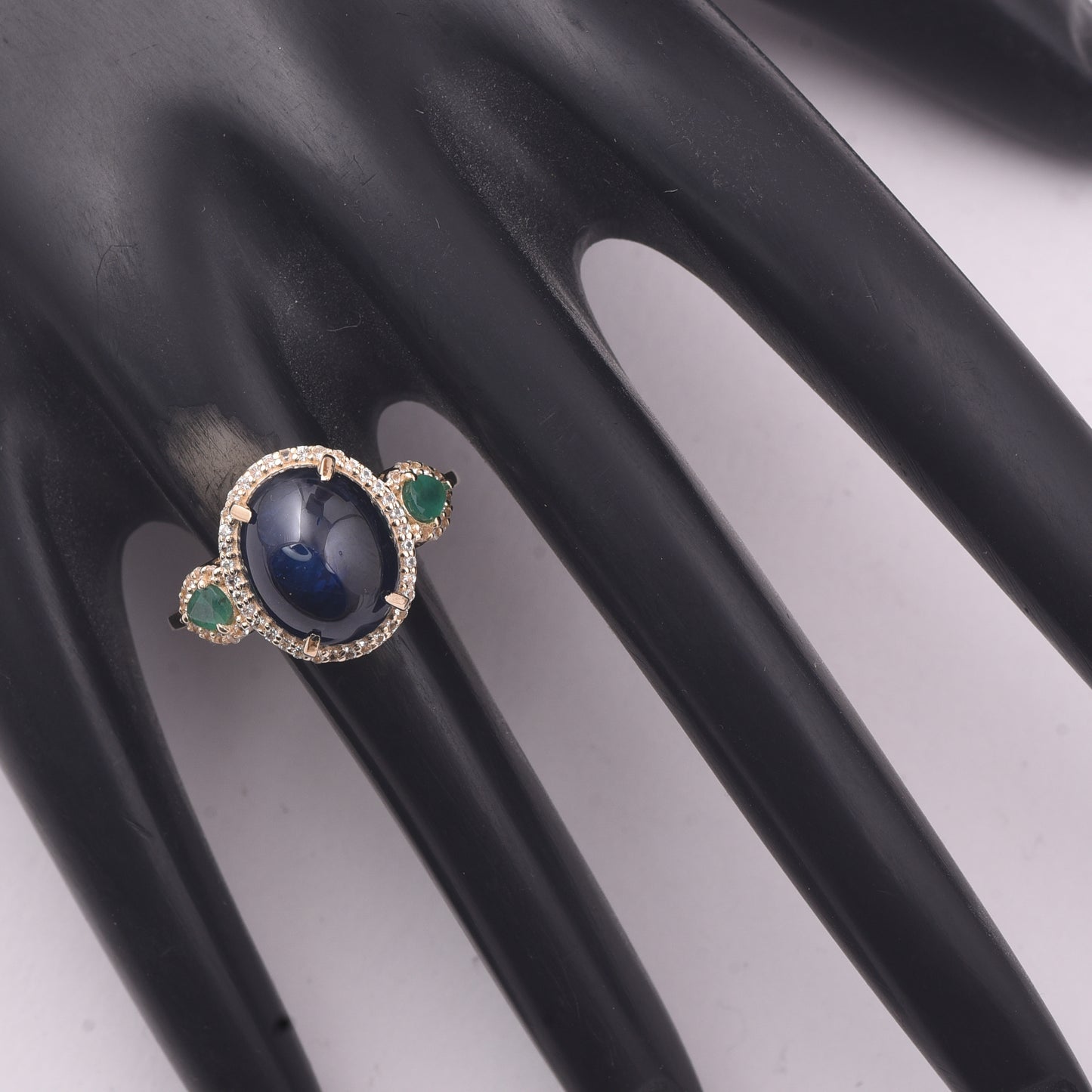 6.80 Ct Oval Sapphire 9K Gold Ring