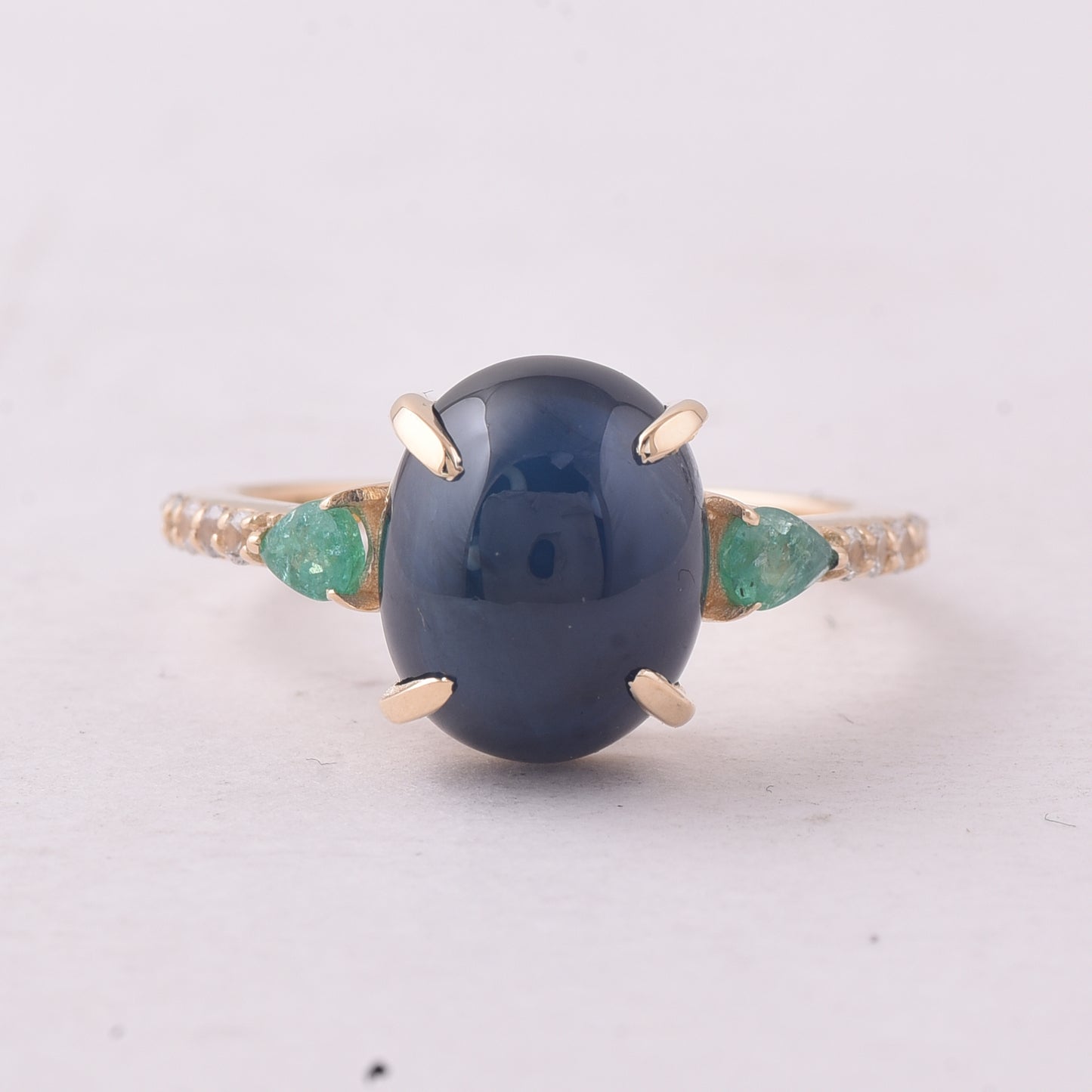 6.99 Ct Oval Sapphire 9K Gold Ring