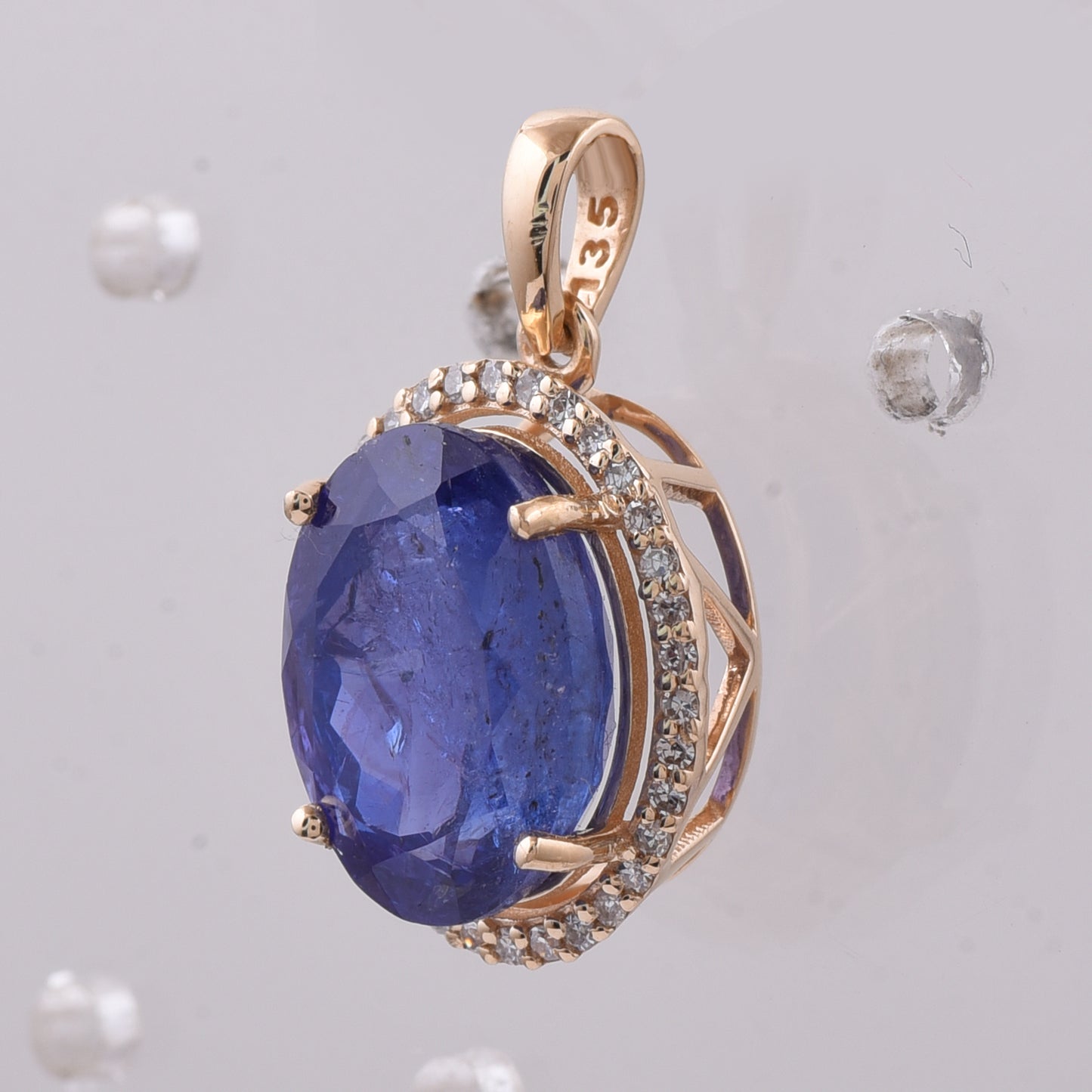 4.80 Ct Oval Natural Tanzanite 14K Gold Pendant