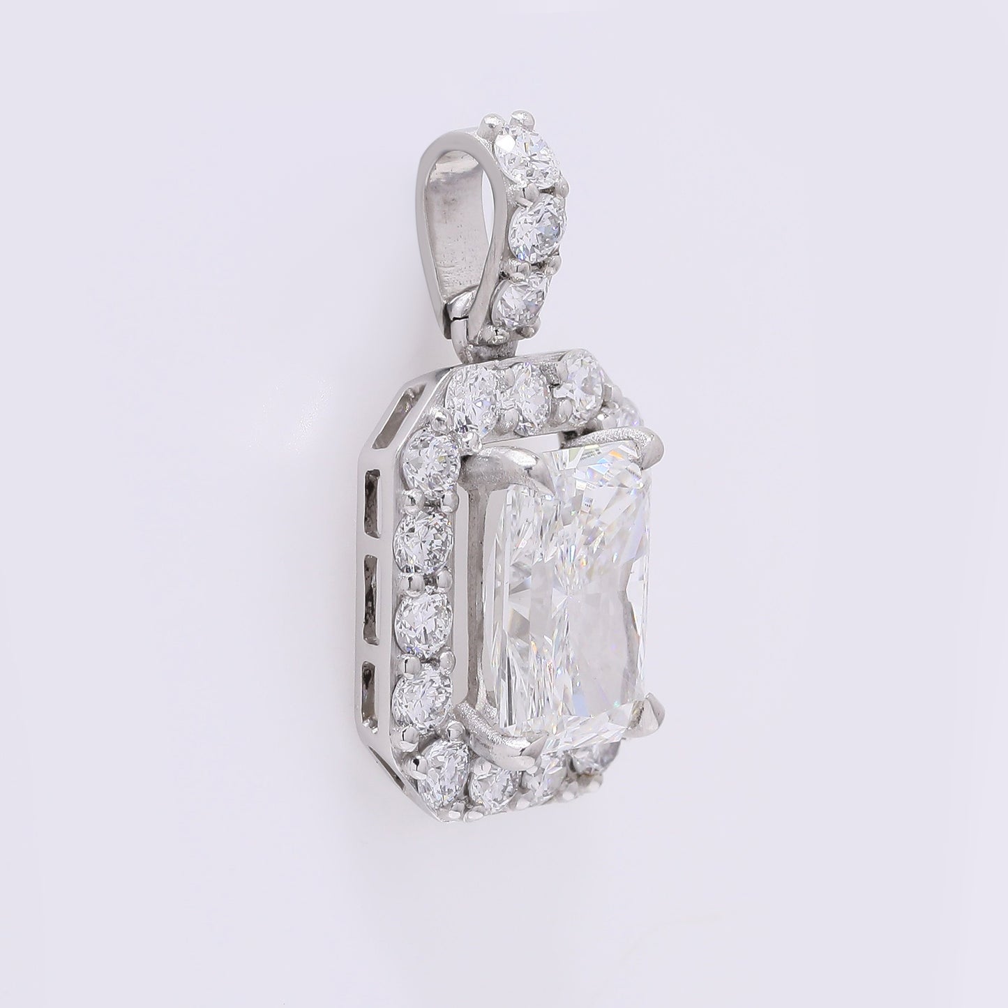 2.65 Carats Lab Grown Diamond 950 Platinum Pendant