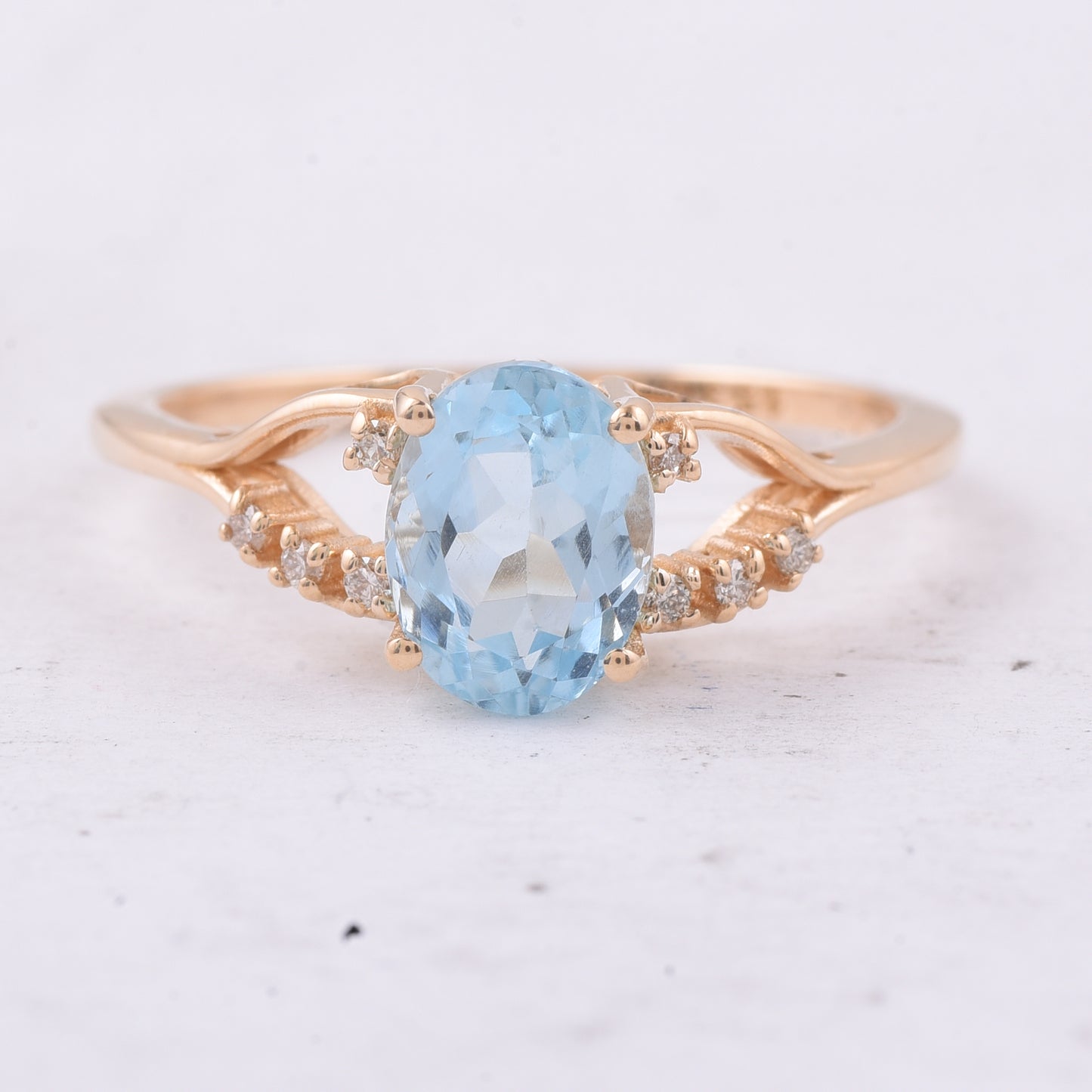1.57 Ct Oval Natural Aquamarine 14K Gold Ring