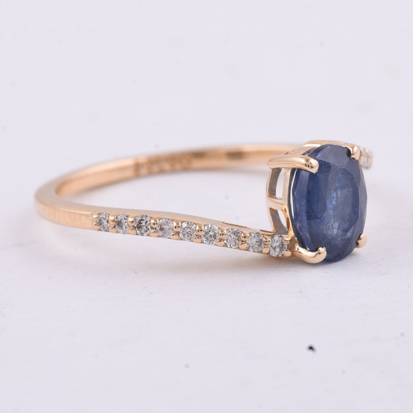 1.43 Ct Oval Natural Sapphire 14K Gold Ring