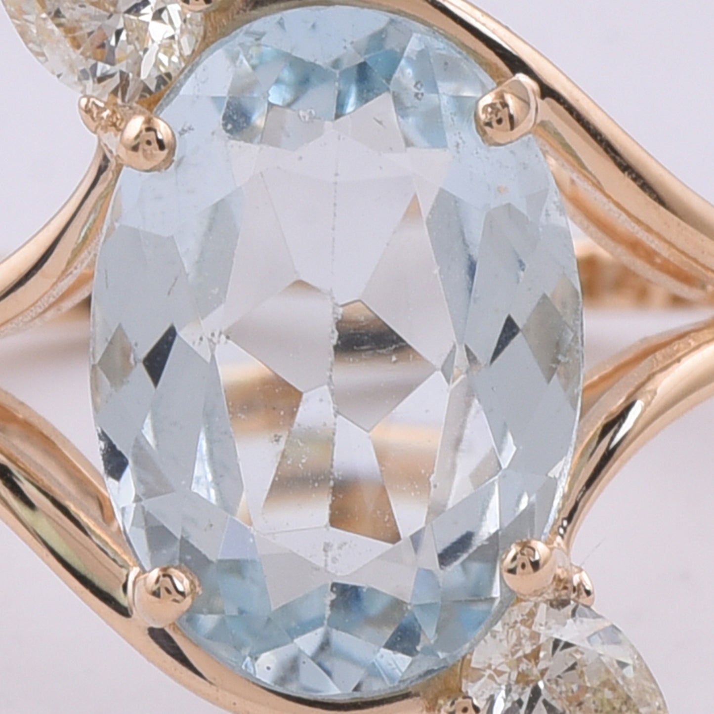 2.48 Ct Oval Natural Aquamarine 14K Gold Ring