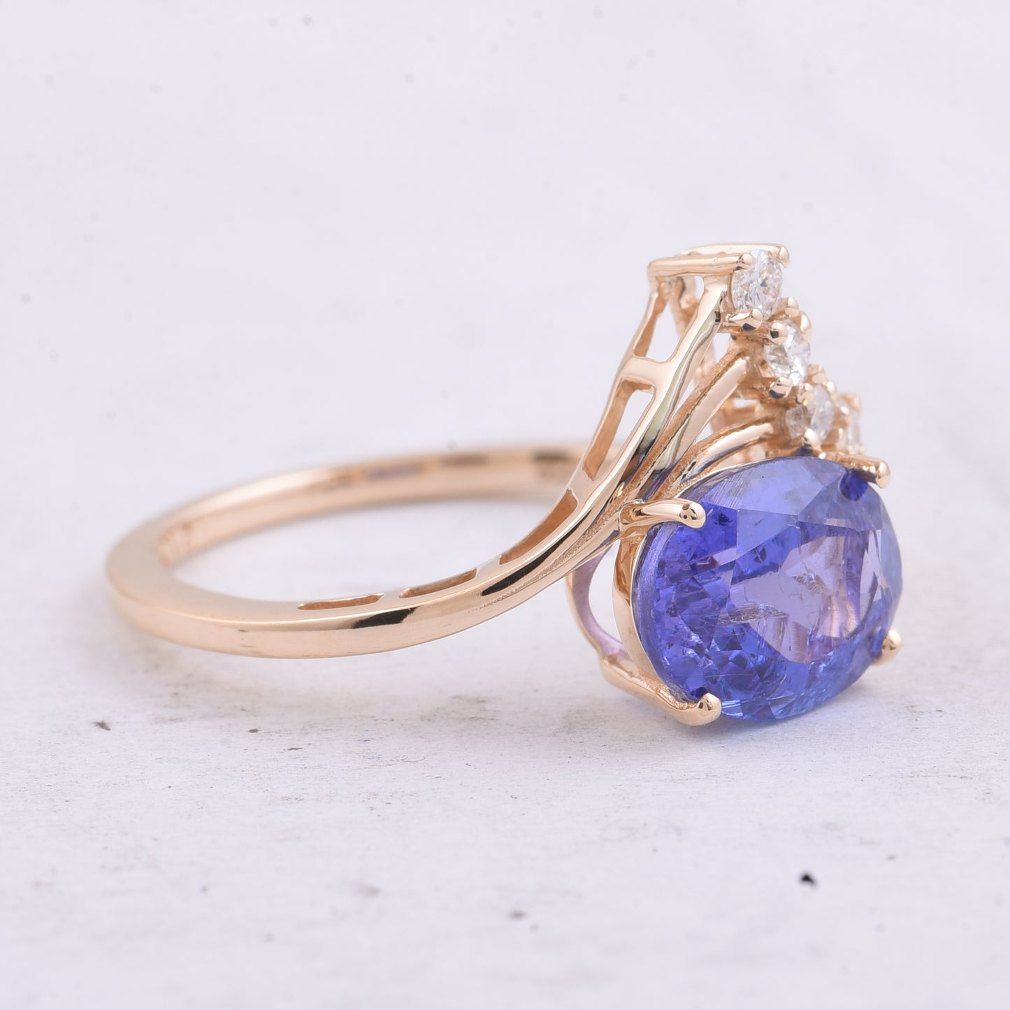 2.67 Ct Oval Natural Tanzanite 14K Gold Ring