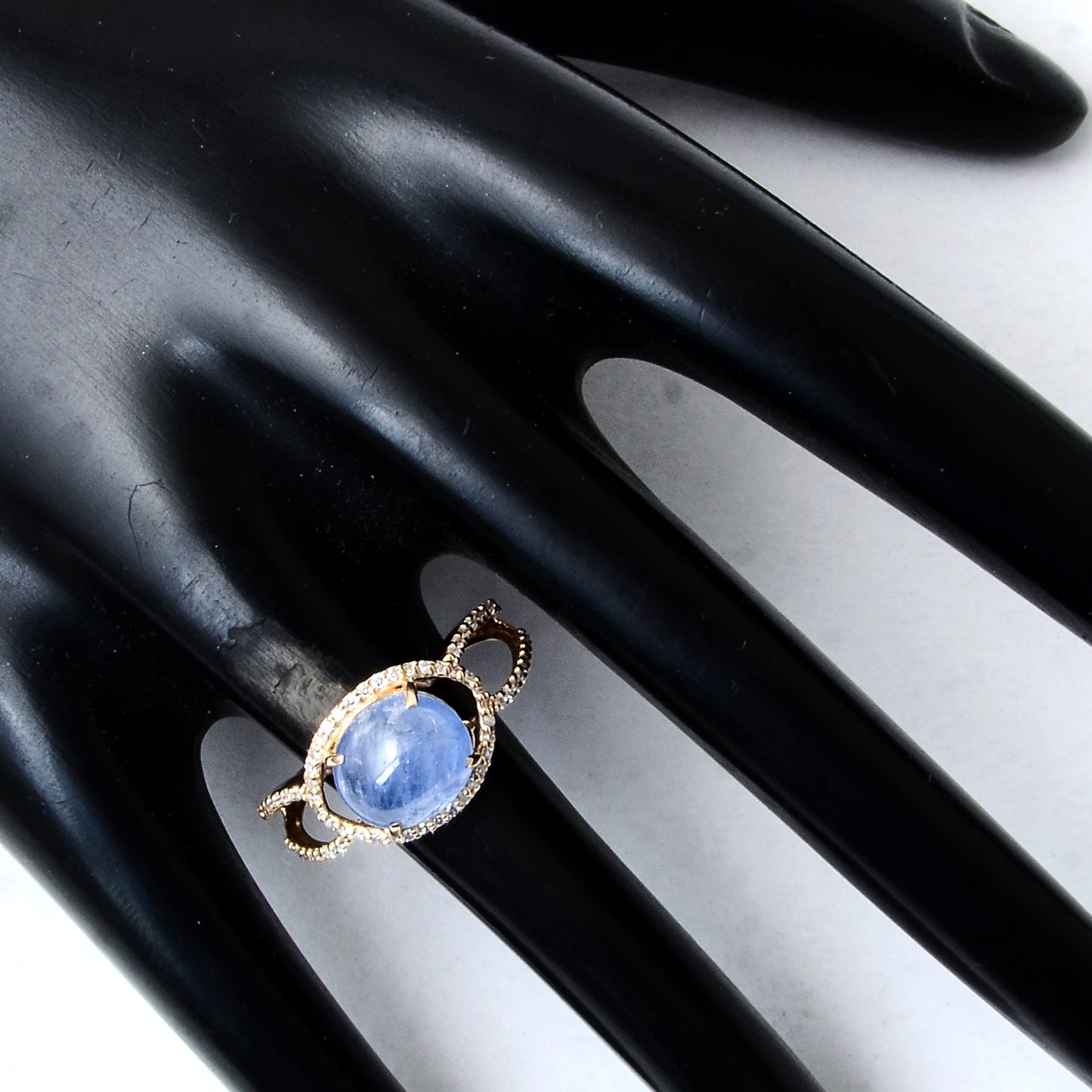3.81 Ct Oval Cabochon Natural Corundum Sapphire 14K Gold Ring
