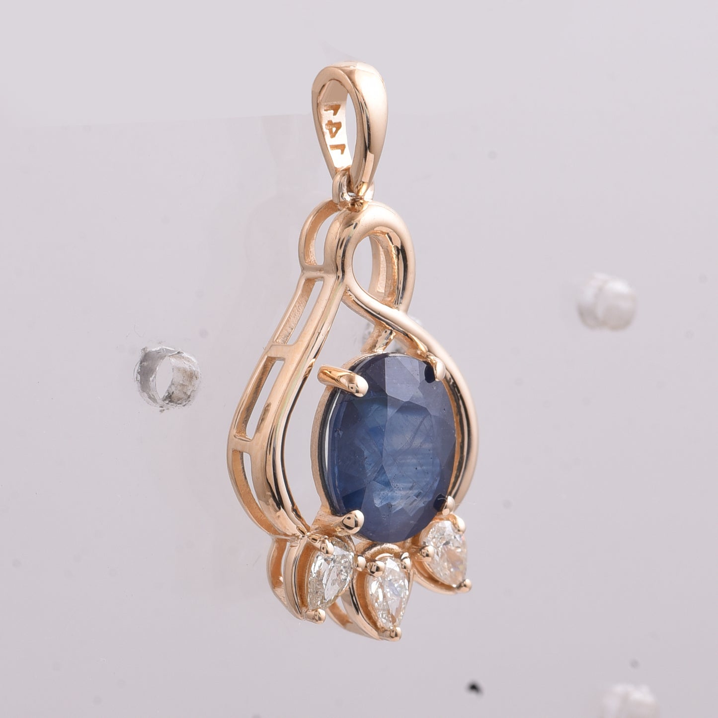 2.01 Ct Oval Mixed Cut Natural Sapphire 14K Gold Pendant