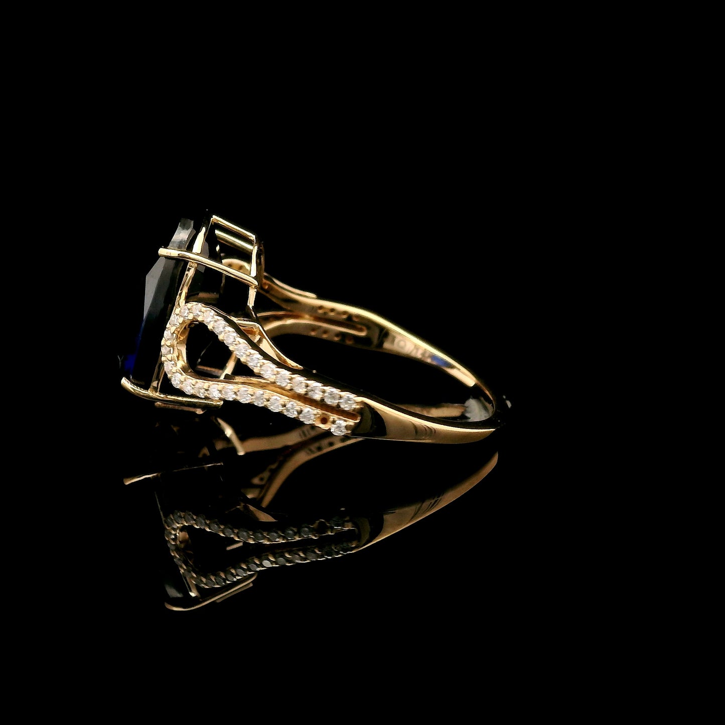 7.17 Ct Oval Mixed Cut Lab Grown Sapphire 14K Gold Ring