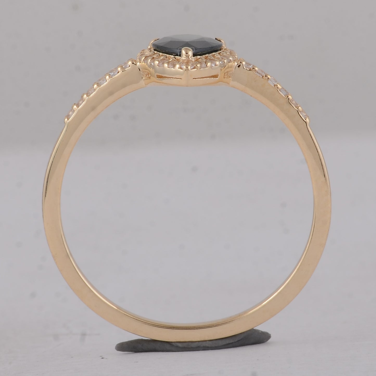 0.68 Ct Pear Sapphire 9K Gold Ring