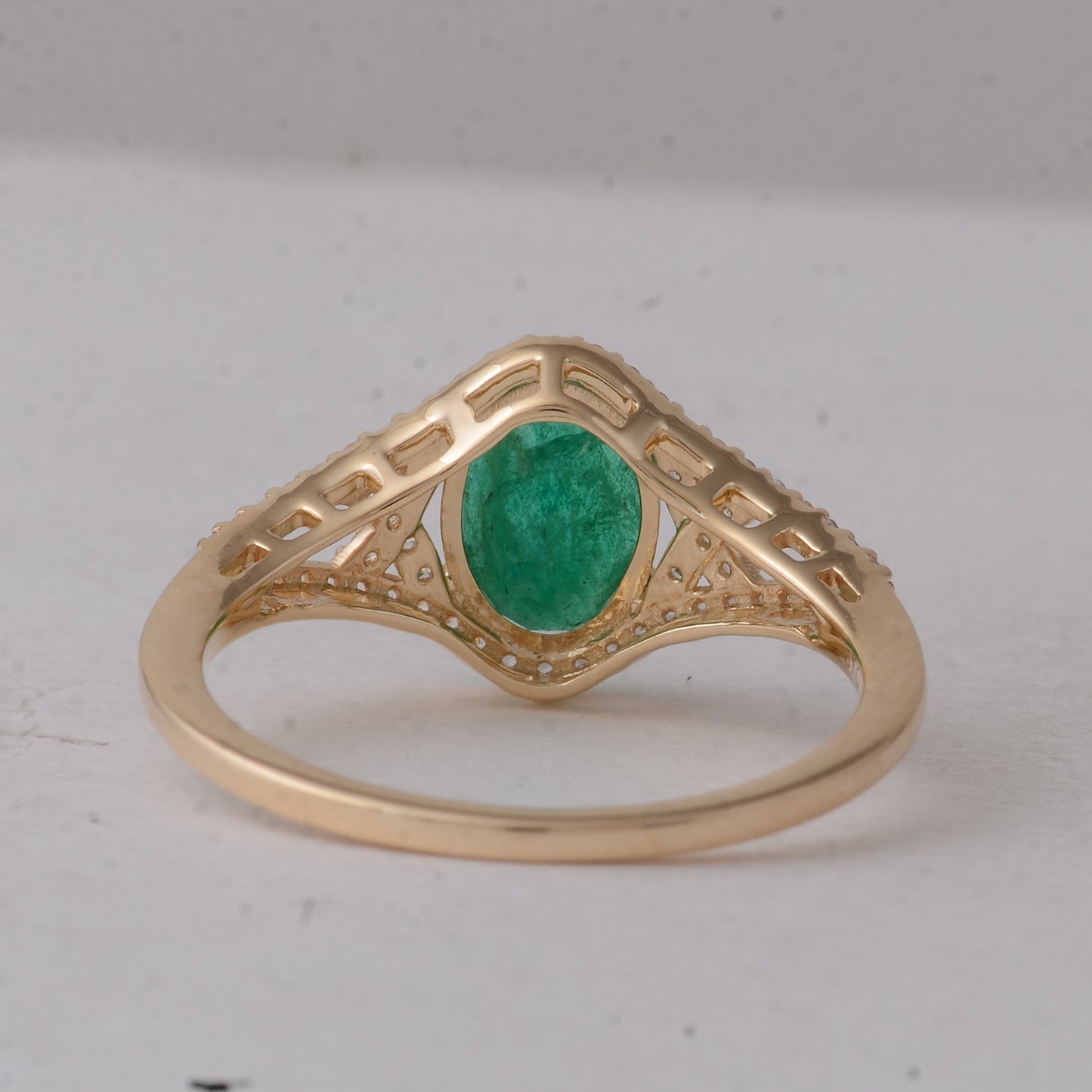 1.50 Ct Oval Emerald 9K Gold Ring