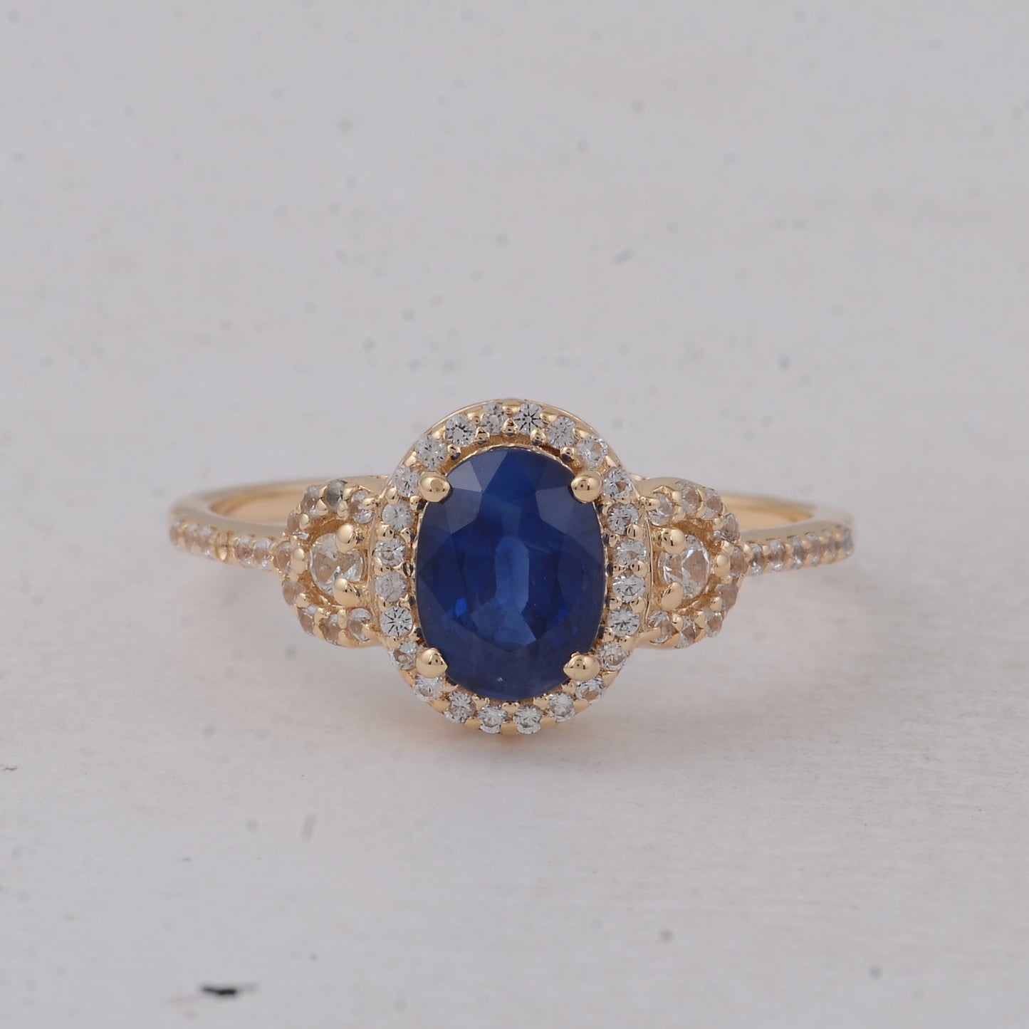 1.80 Ct Oval Sapphire 9K Gold Ring