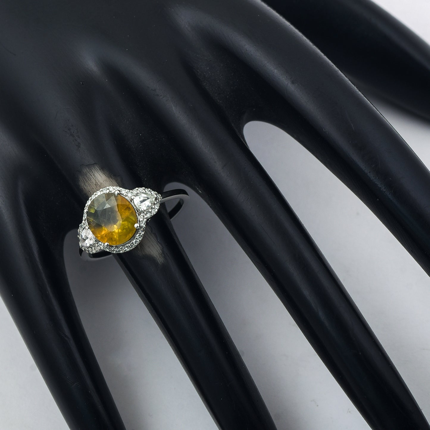 3.07 Ct Oval Mixed Cut Natural Bi-Coloured Sapphire 950 Platinum Ring