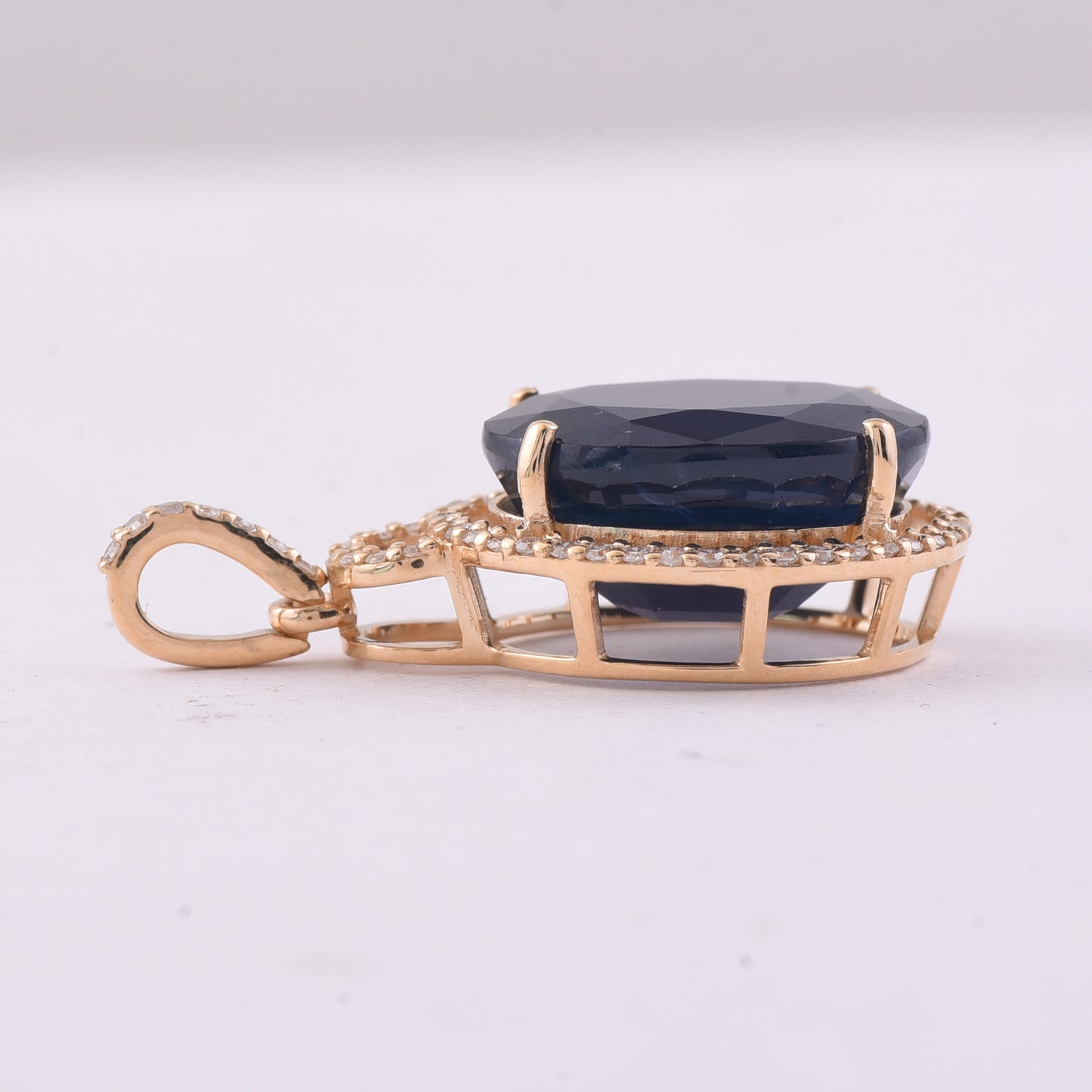 7.69 Ct Oval Mixed Cut Natural Sapphire 14K Gold Pendant