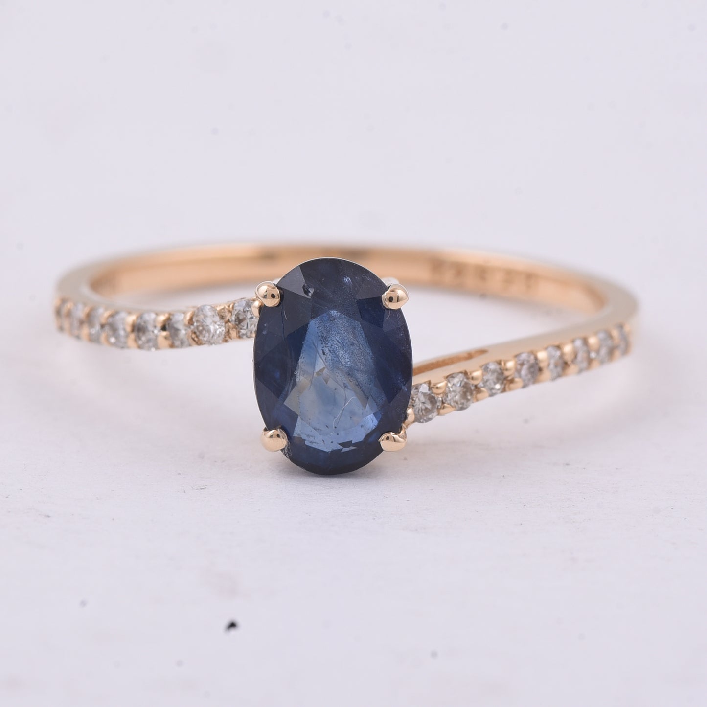 1.33 Ct Oval Natural Sapphire 14K Gold Ring