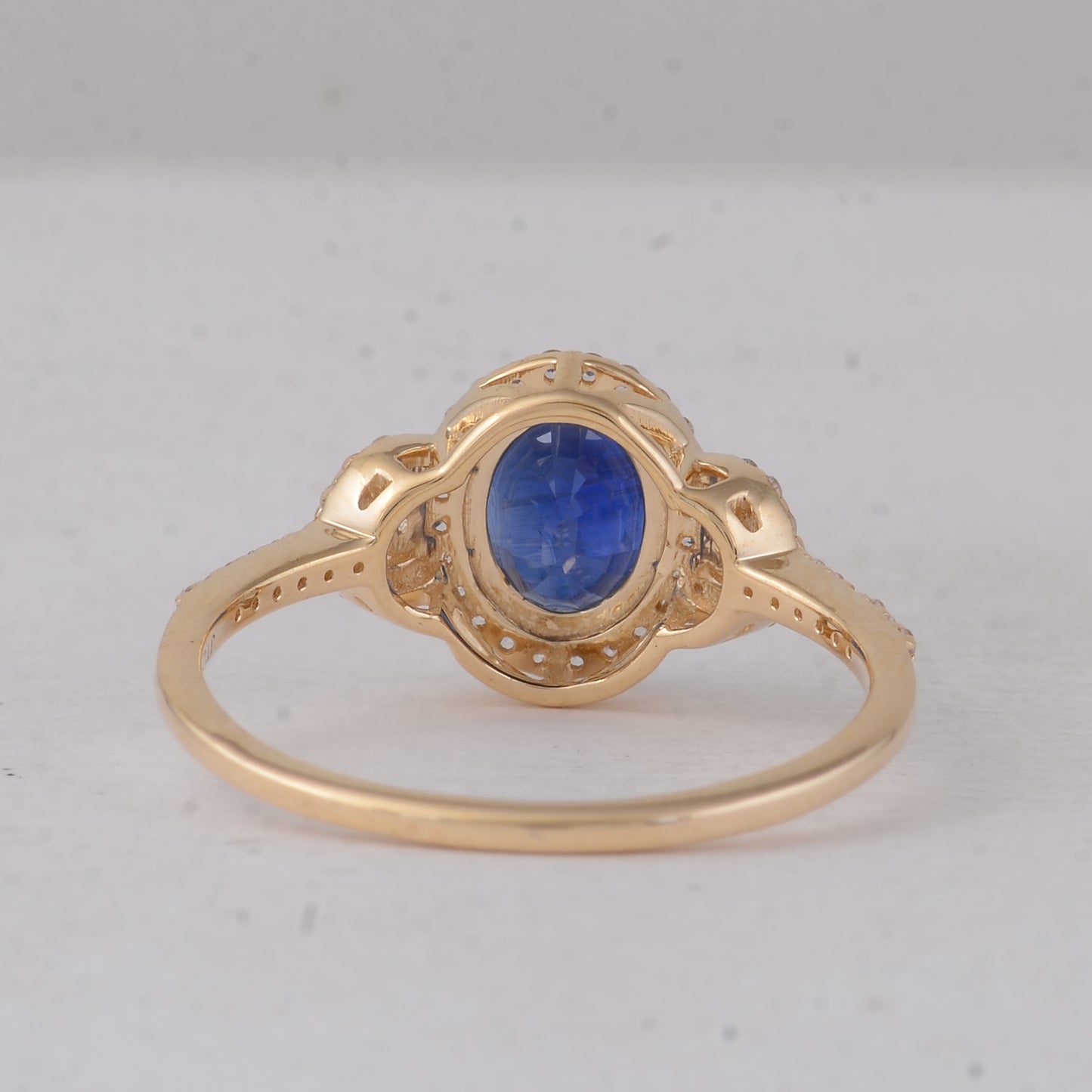 1.80 Ct Oval Sapphire 9K Gold Ring
