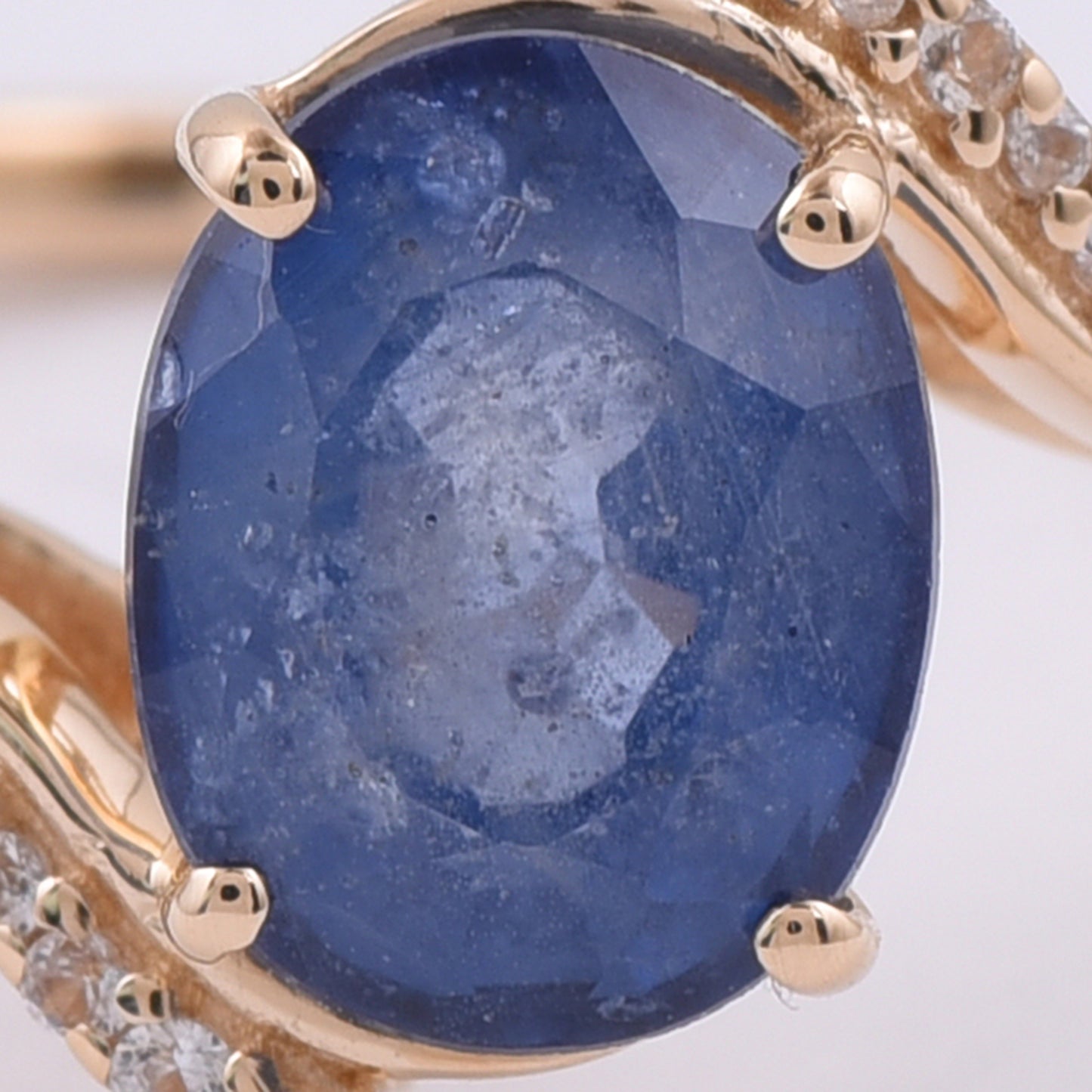 1.92 Ct Oval Natural Sapphire 14K Gold Ring