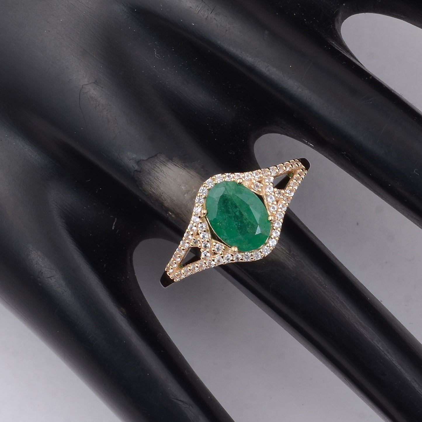 1.50 Ct Oval Emerald 9K Gold Ring