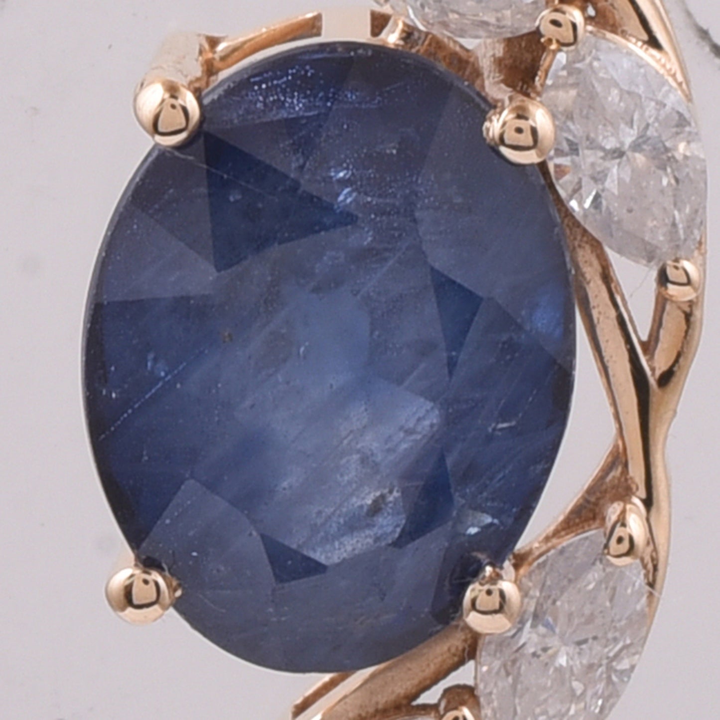 2.91 Ct Oval Natural Sapphire 14K Gold Pendant