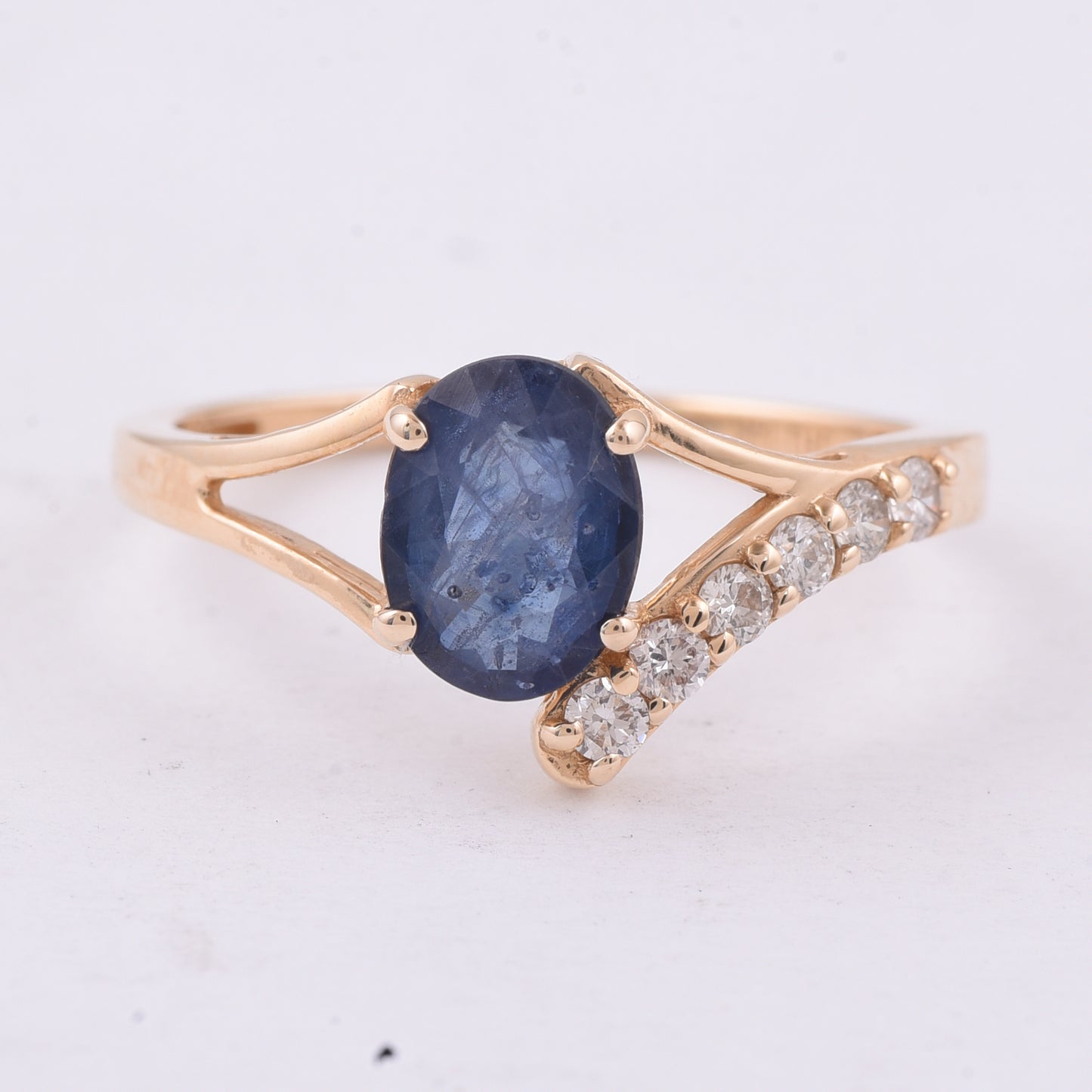 1.43 Ct Oval Natural Sapphire 14K Gold Ring