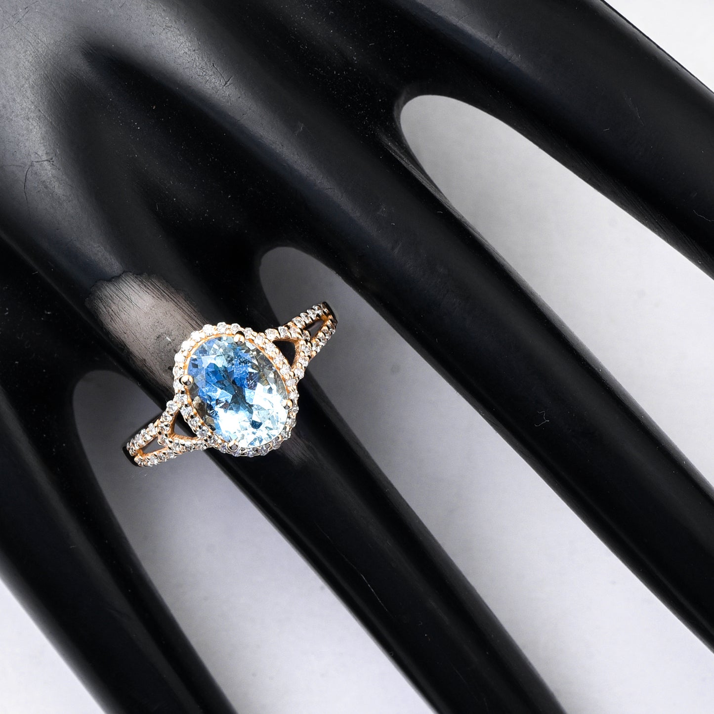 1.84 Ct Oval Mixed Cut Natural Aquamarine 14K Gold Ring