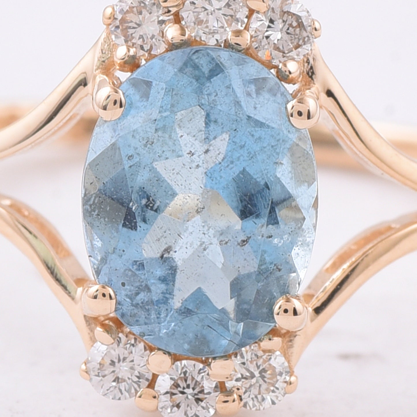 1.35 Ct Oval Natural Aquamarine 14K Gold Ring