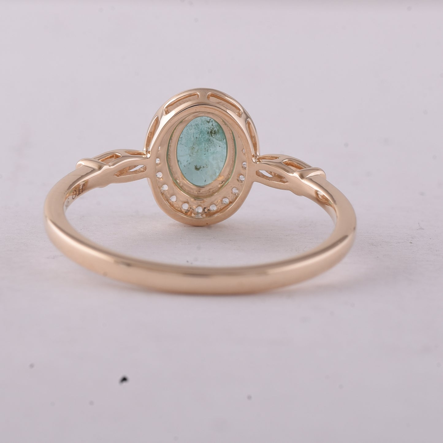 0.73 Ct Oval Emerald 9K Gold Ring