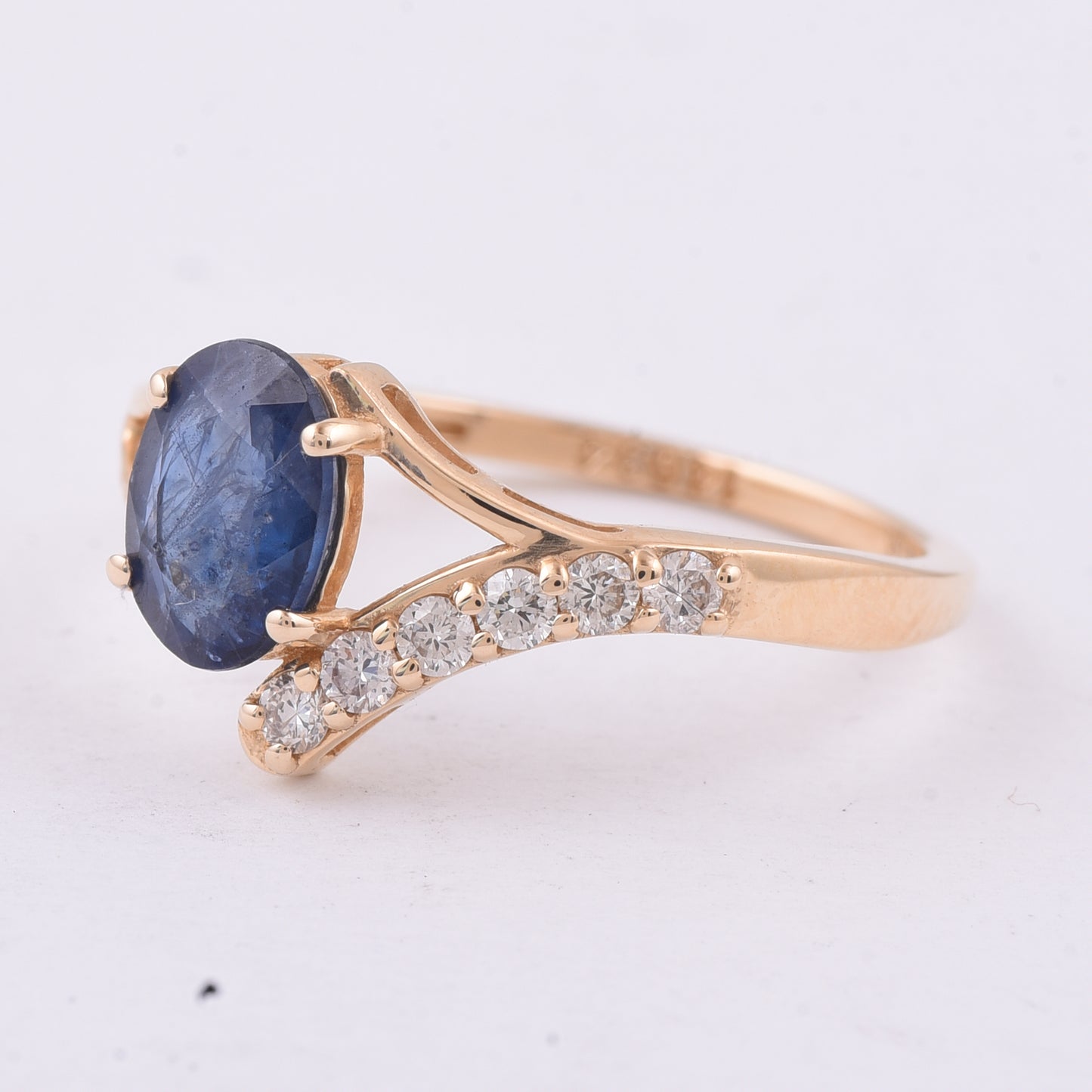1.43 Ct Oval Natural Sapphire 14K Gold Ring