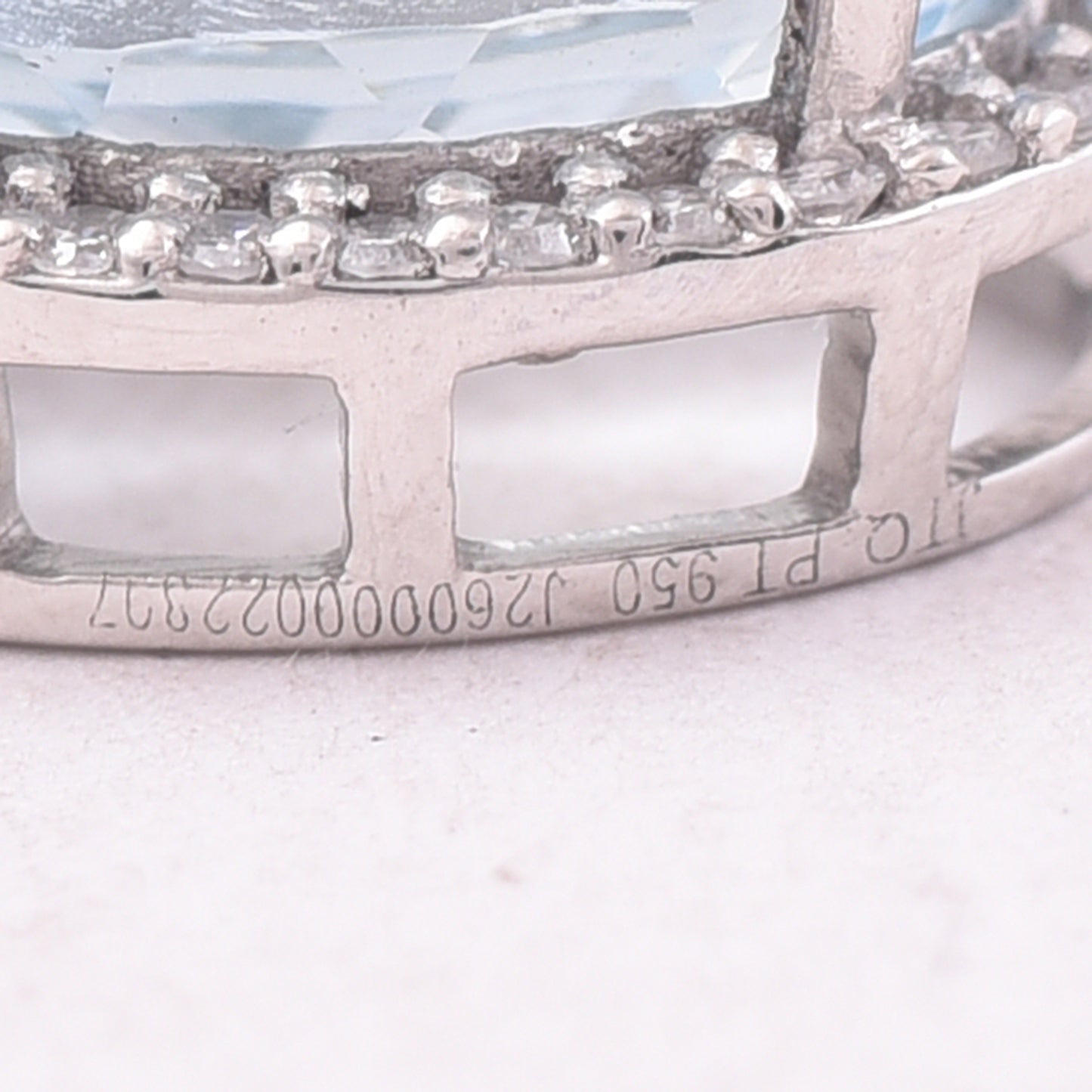 2.45 Ct Oval Mixed Cut Natural Aquamarine 950 Platinum Pendant