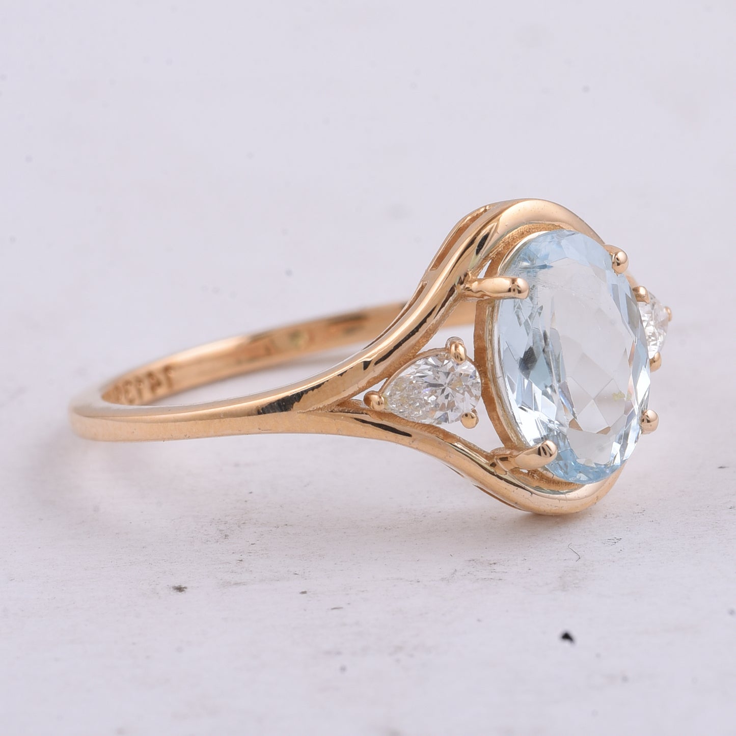 1.25 Ct Oval Natural Aquamarine 14K Gold Ring