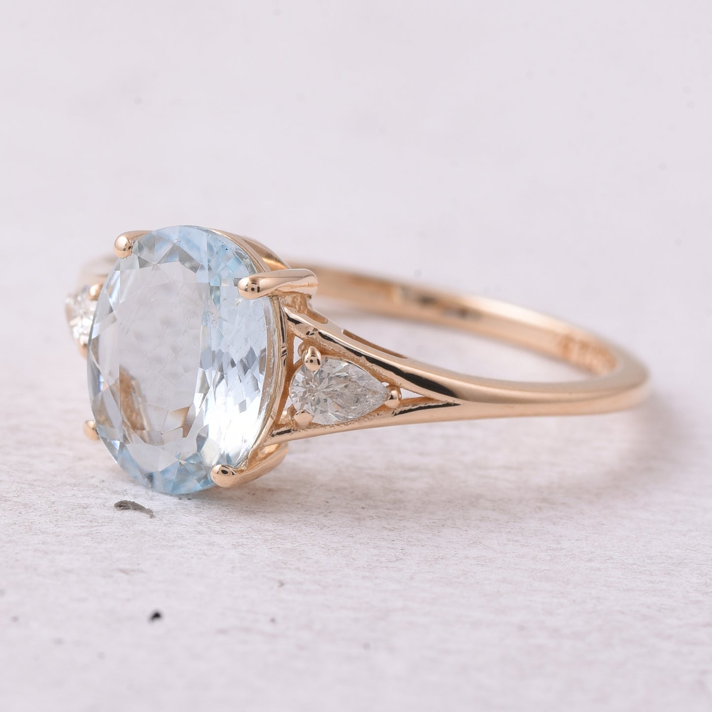 1.68 Ct Oval Mixed Cut Natural Aquamarine 14K Gold Ring
