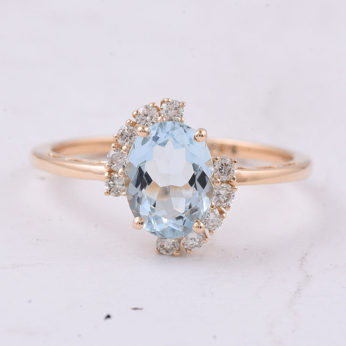 1.30 Ct Oval Natural Aquamarine 14K Gold Ring