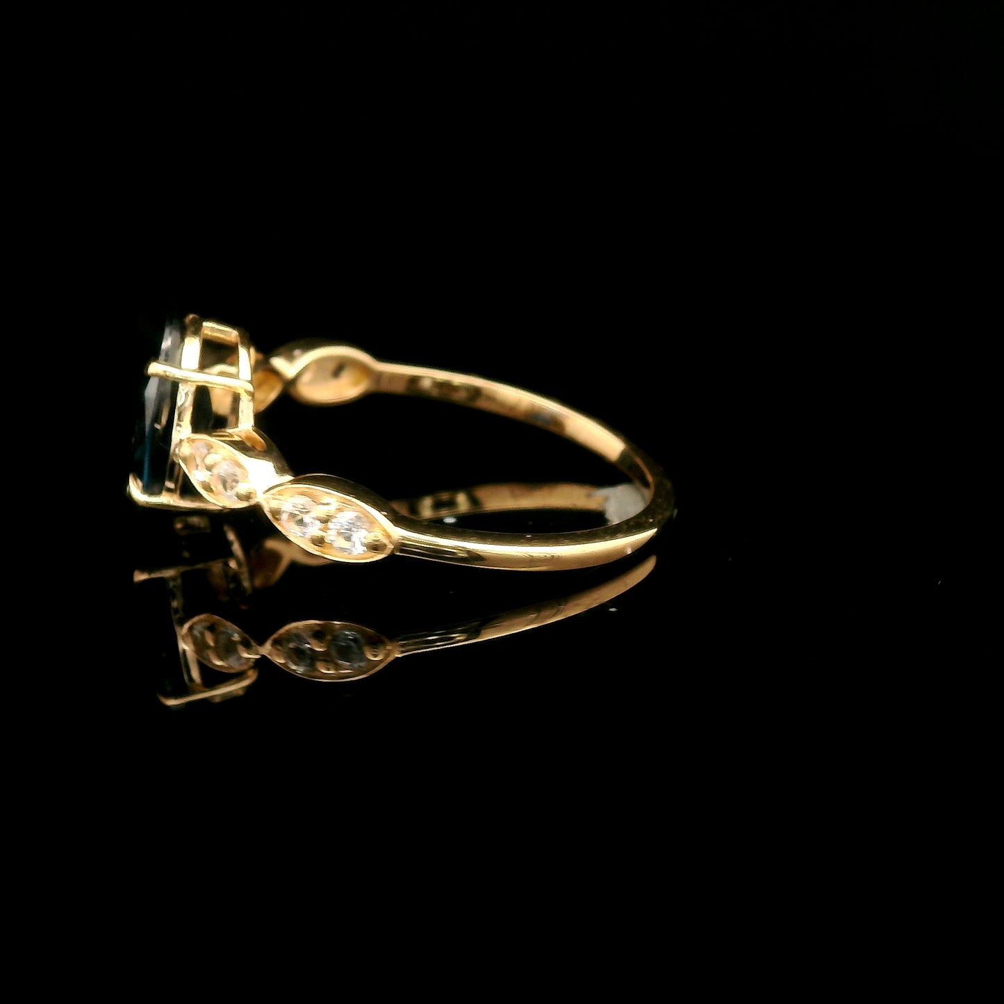 1.89 Ct Oval Mixed Cut Natural Corundum Sapphire 14K Gold Ring