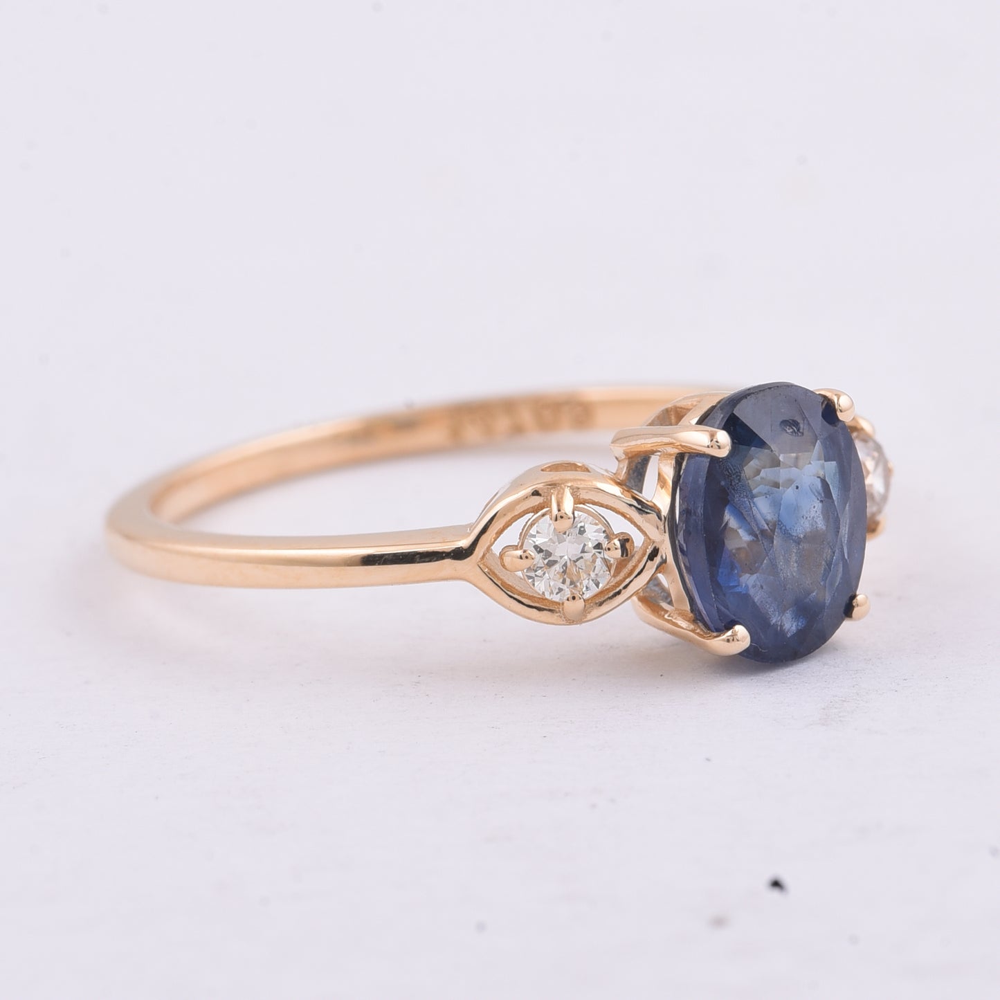 1.57 Ct Oval Natural Sapphire 14K Gold Ring