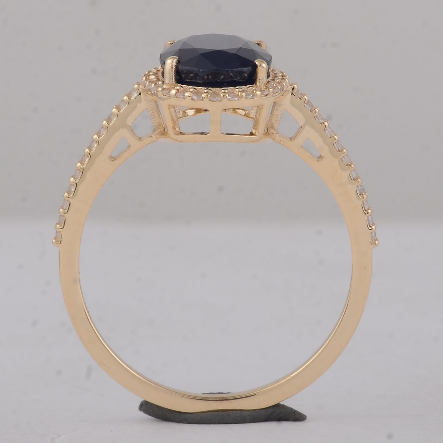 2.88 Ct Oval Sapphire 9K Gold Ring
