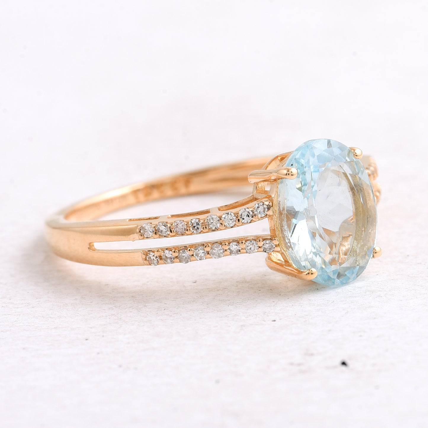 1.70 Ct Oval Mixed Cut Natural Aquamarine 14K Gold Ring