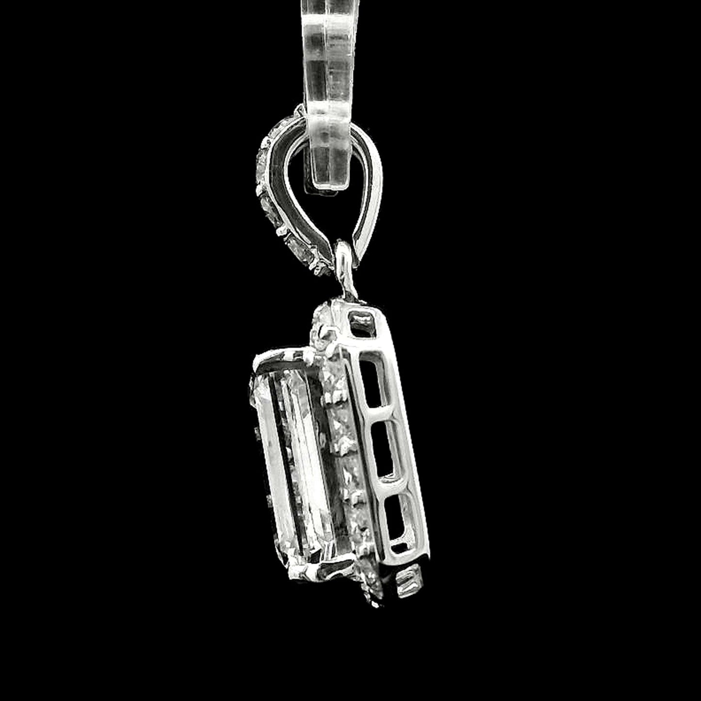 2.65 Carats Lab Grown Diamond 14K Gold Pendant