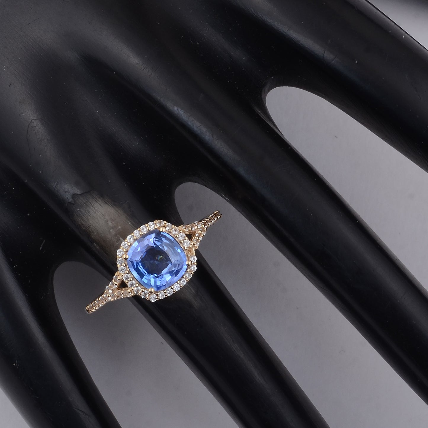 1.58 Ct Cushion Sapphire 9K Gold Ring