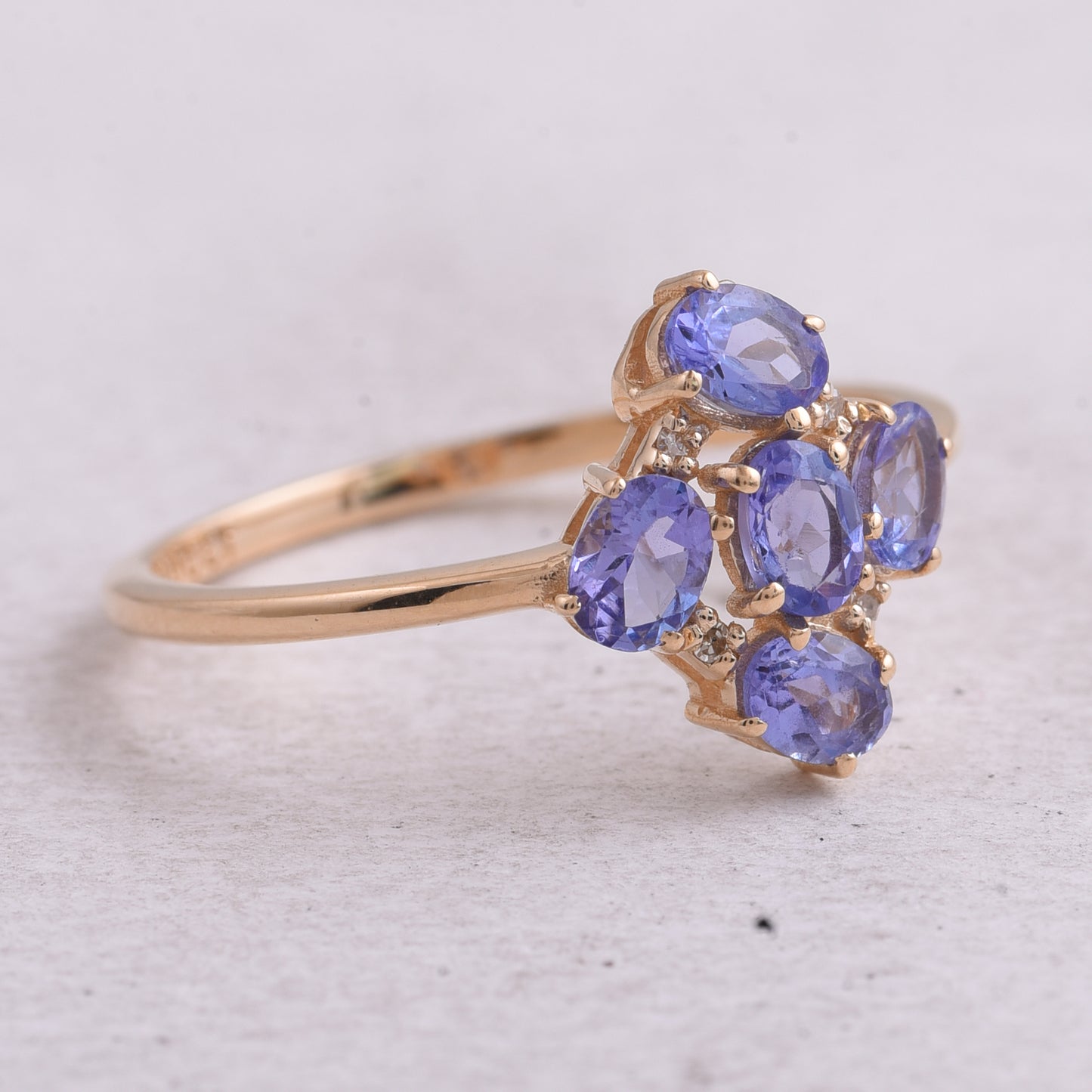 0.92 Ct Oval Natural Tanzanite 14K Gold Ring