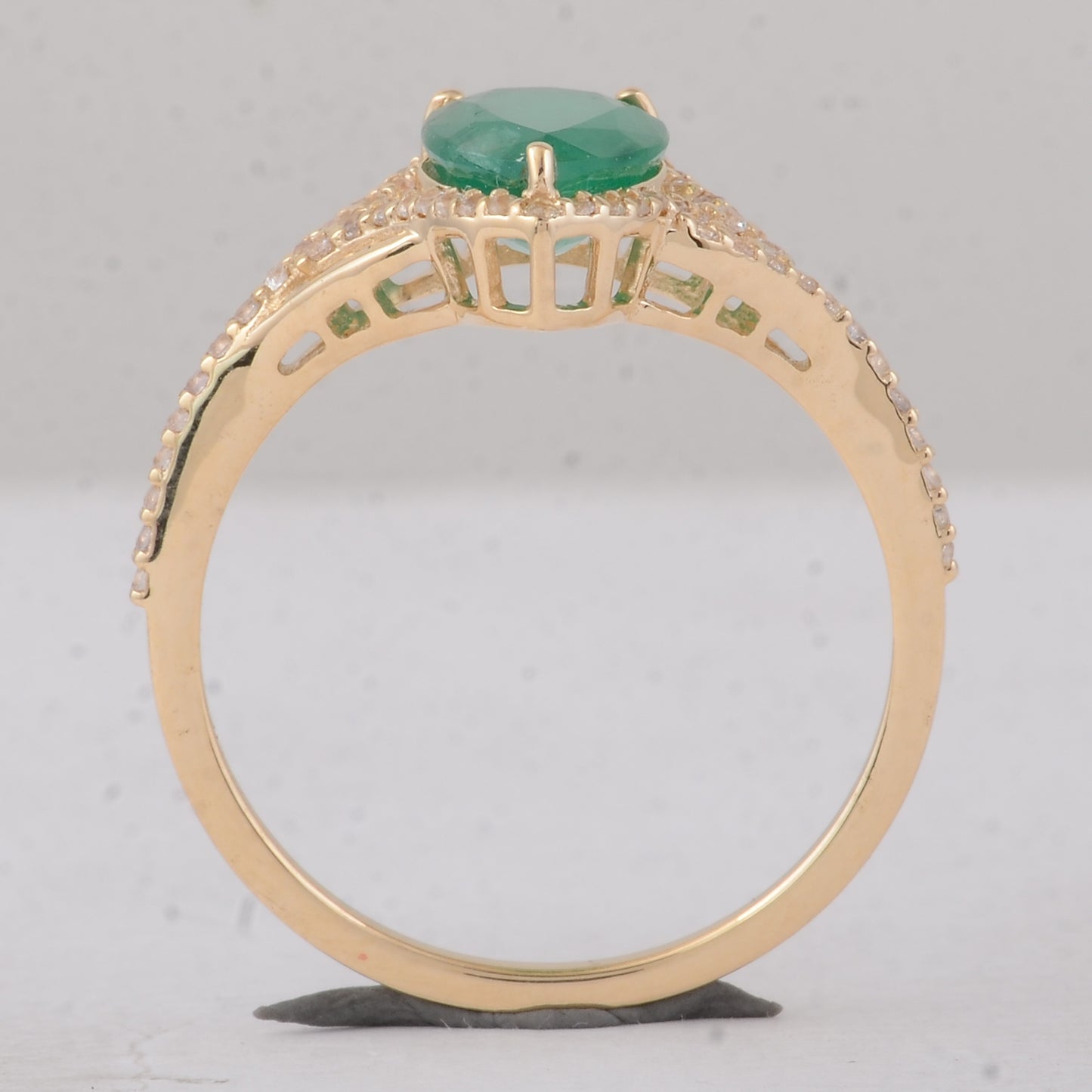 1.55 Ct Pear Emerald 9K Gold Ring