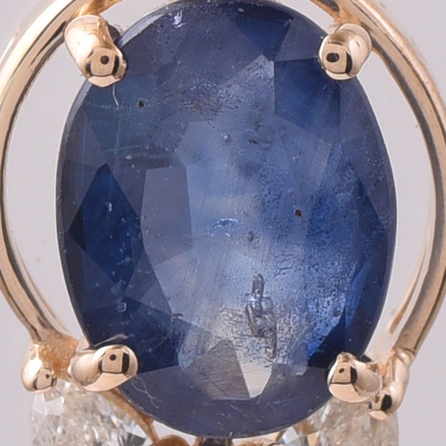 2.09 Ct Oval Sapphire 14K Gold Pendant