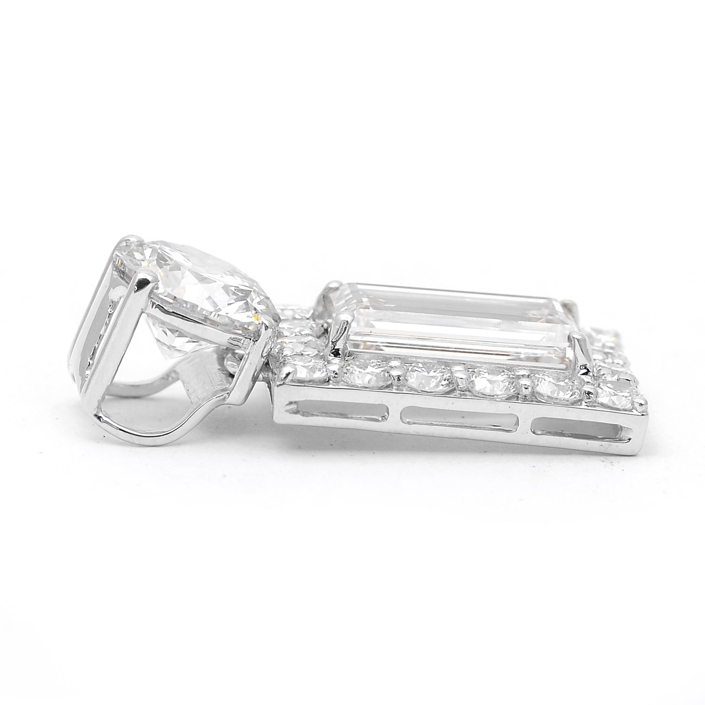 4.45 Carats Lab Grown Diamond 14K Gold Pendant